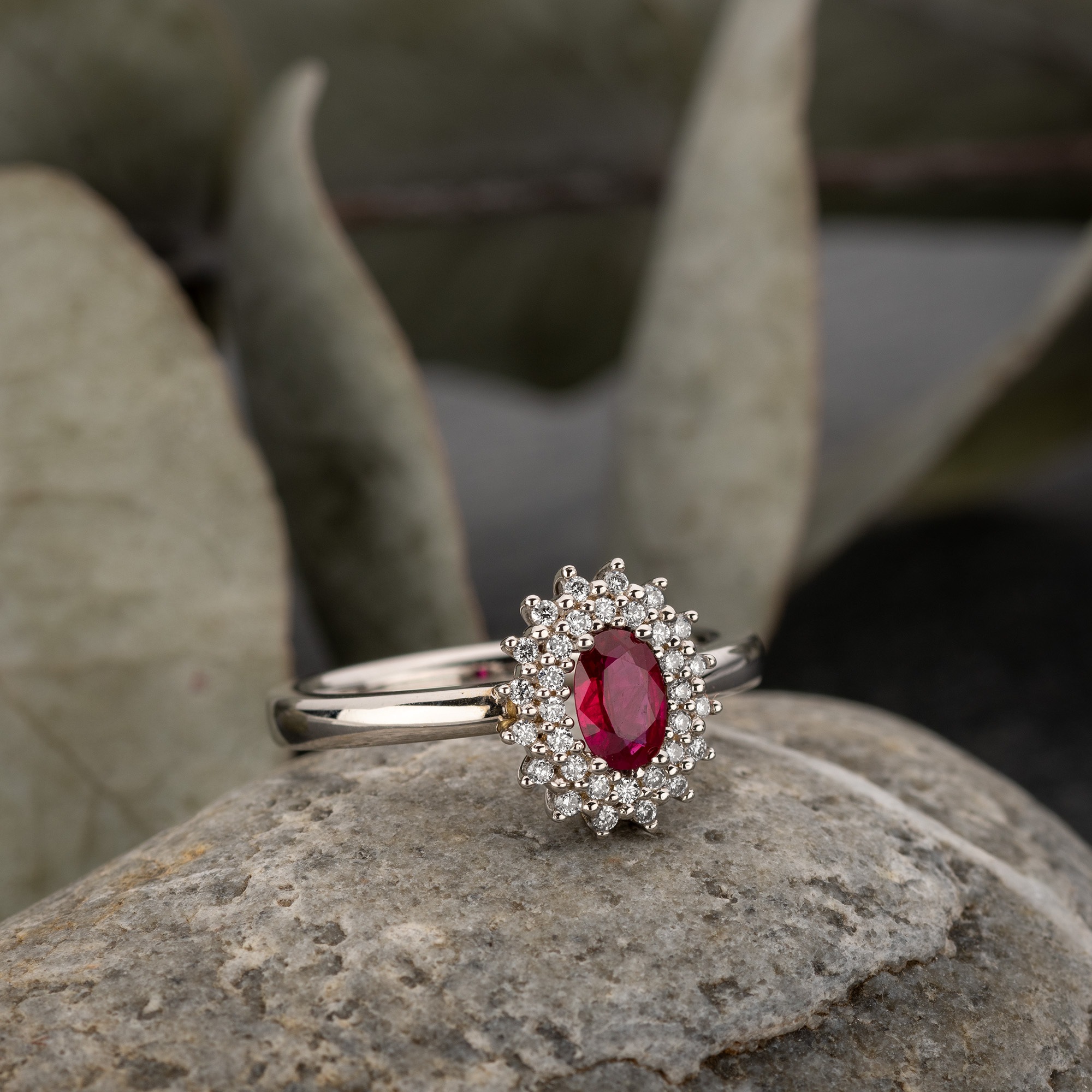 Orolino Fingerring »Gold 585 mit 32x Brillant zus. 0,20ct. und Rubin«