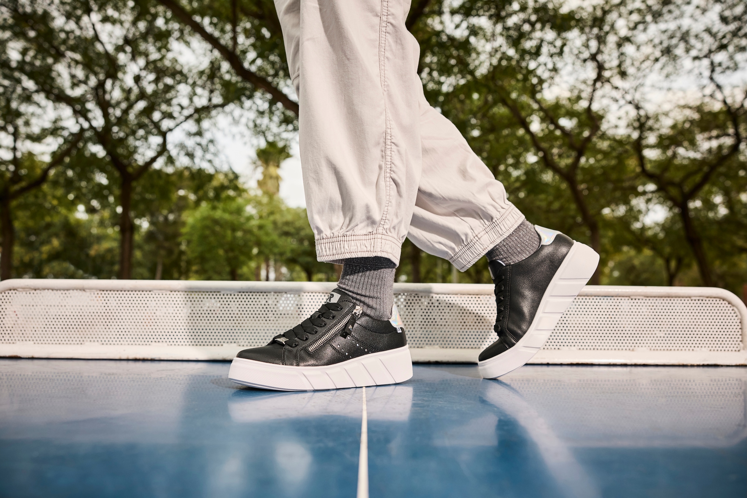 RIEKER Sport Plateausneaker, Freizeitschuh, Halbschuh, Schnürschuh mit seitlicher Perforation