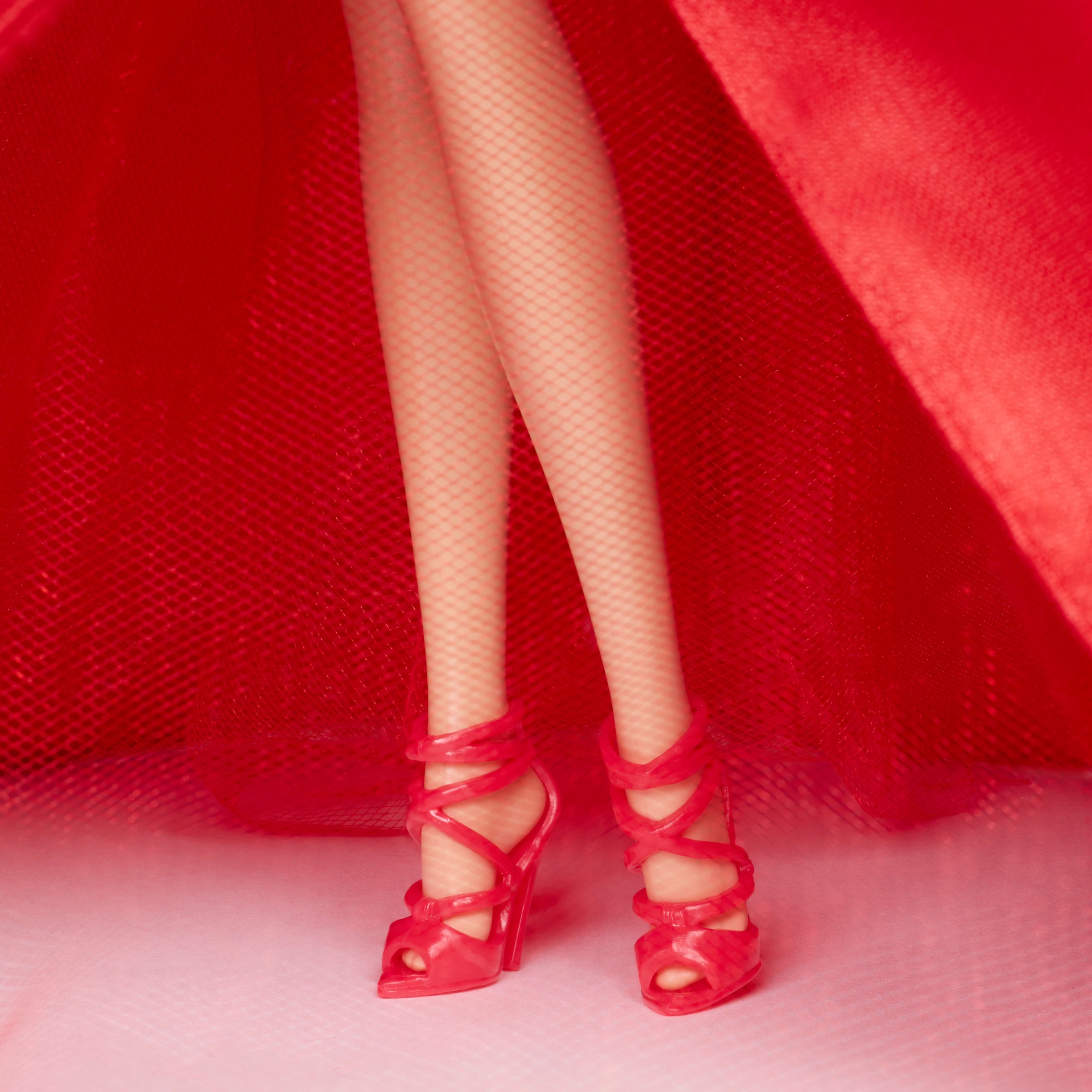 Barbie Anziehpuppe »Holiday Barbie blond mit rotem Kleid« Sammlerpuppe
