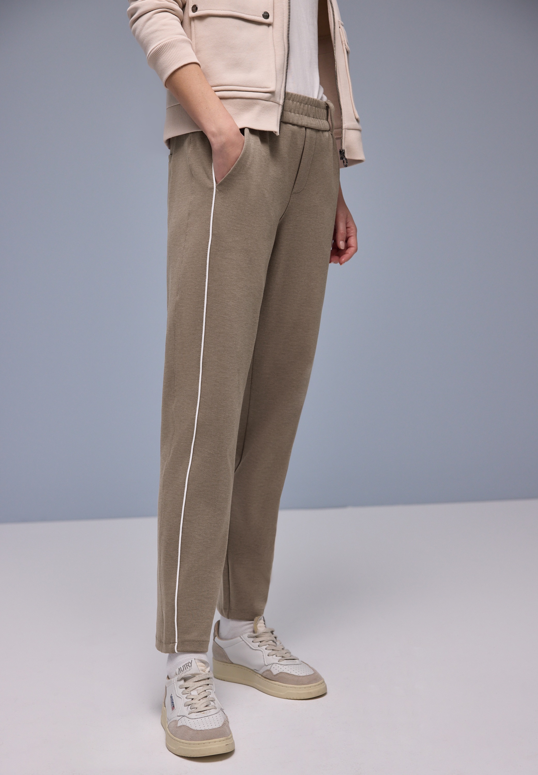 STREET ONE Stoffhose "Style Bonny" mit sportiven Tape Details günstig online kaufen