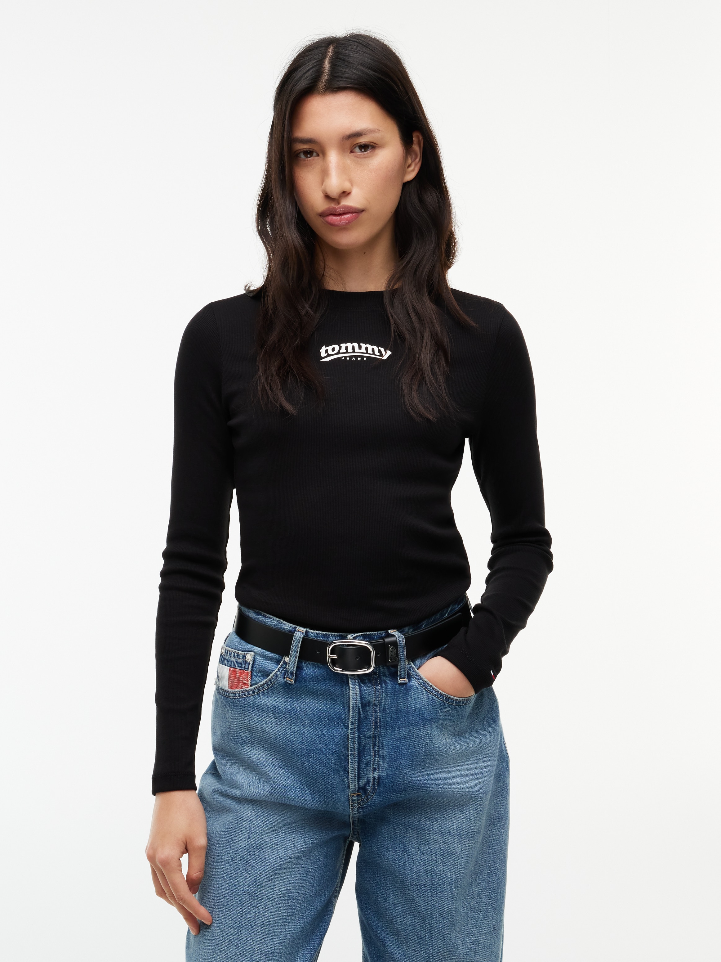 Tommy Jeans Langarmshirt "TJW SLIM ESS LOGO 1 LS TEE" Baumwollmischung, slim fit