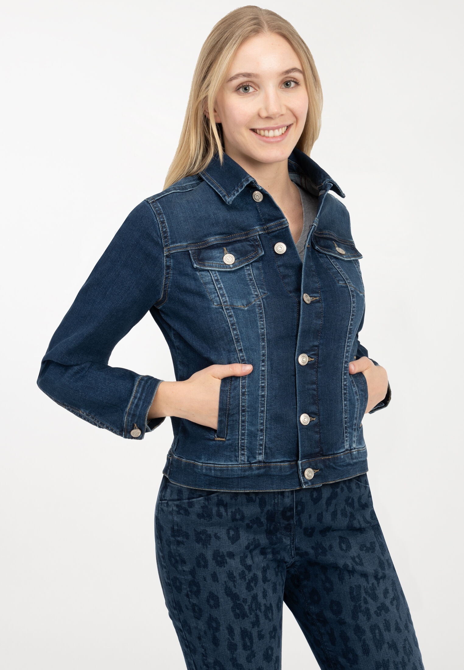 Jeansjacke »CHIC«, ohne Kapuze, in Used-Optik