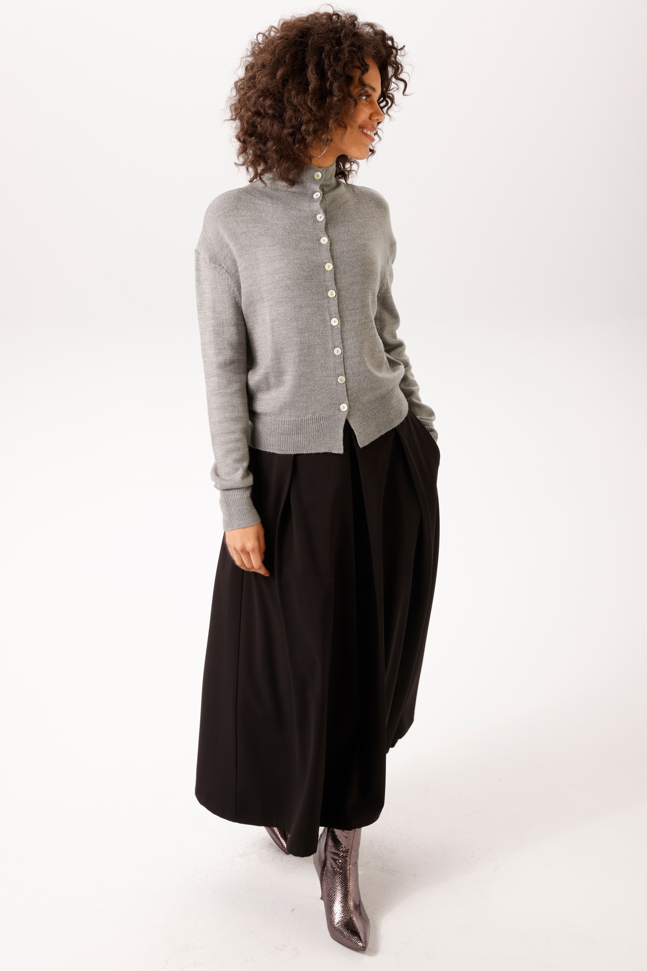 Aniston CASUAL Strickjacke mit Rollkante am Stehkragen - NEUE KOLLEKTION