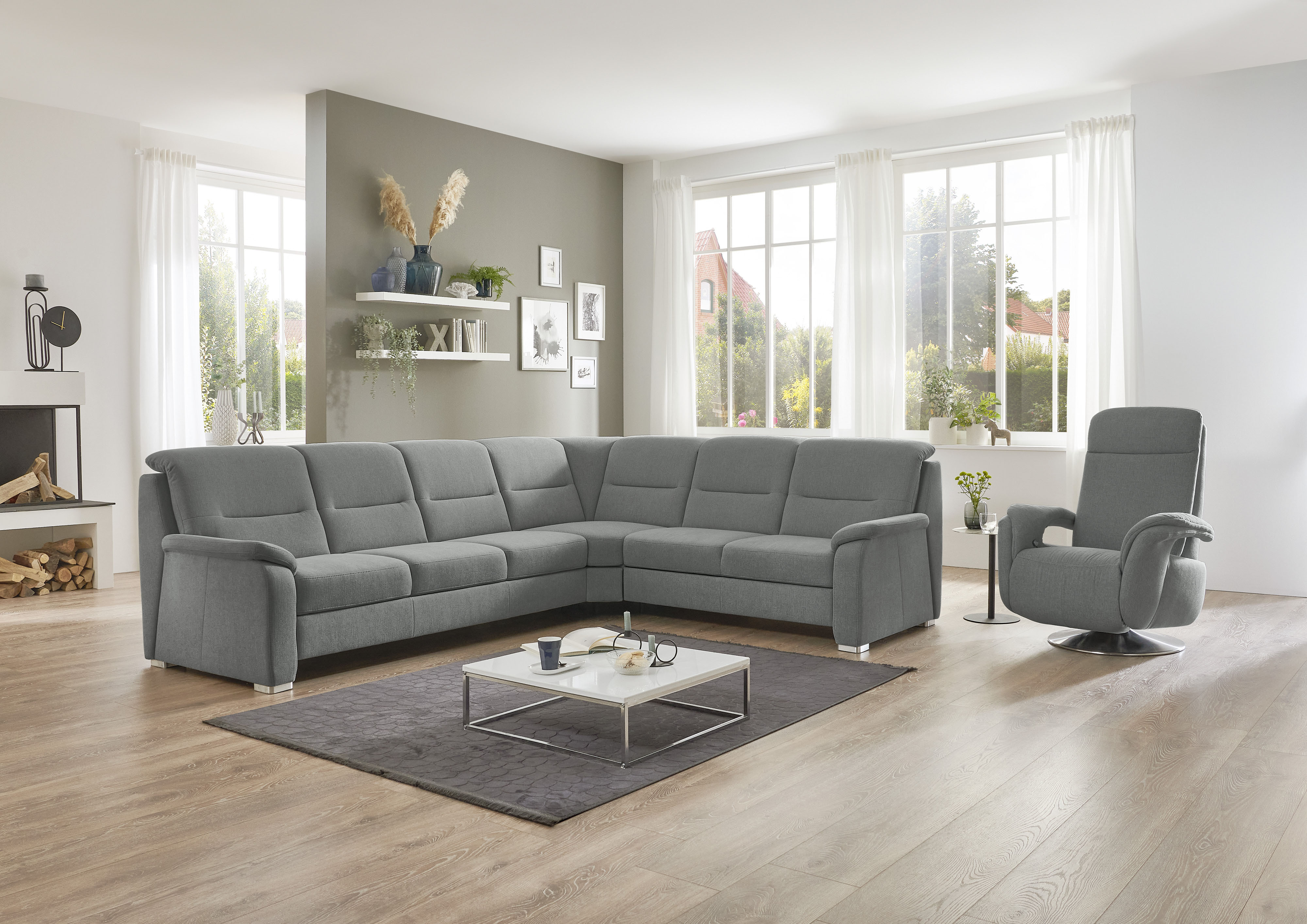 Die PlanBar Ecksofa "PP-HS10002" wahlweise mit Kopfteilverstellung, Schlaffunktion und Stauraum