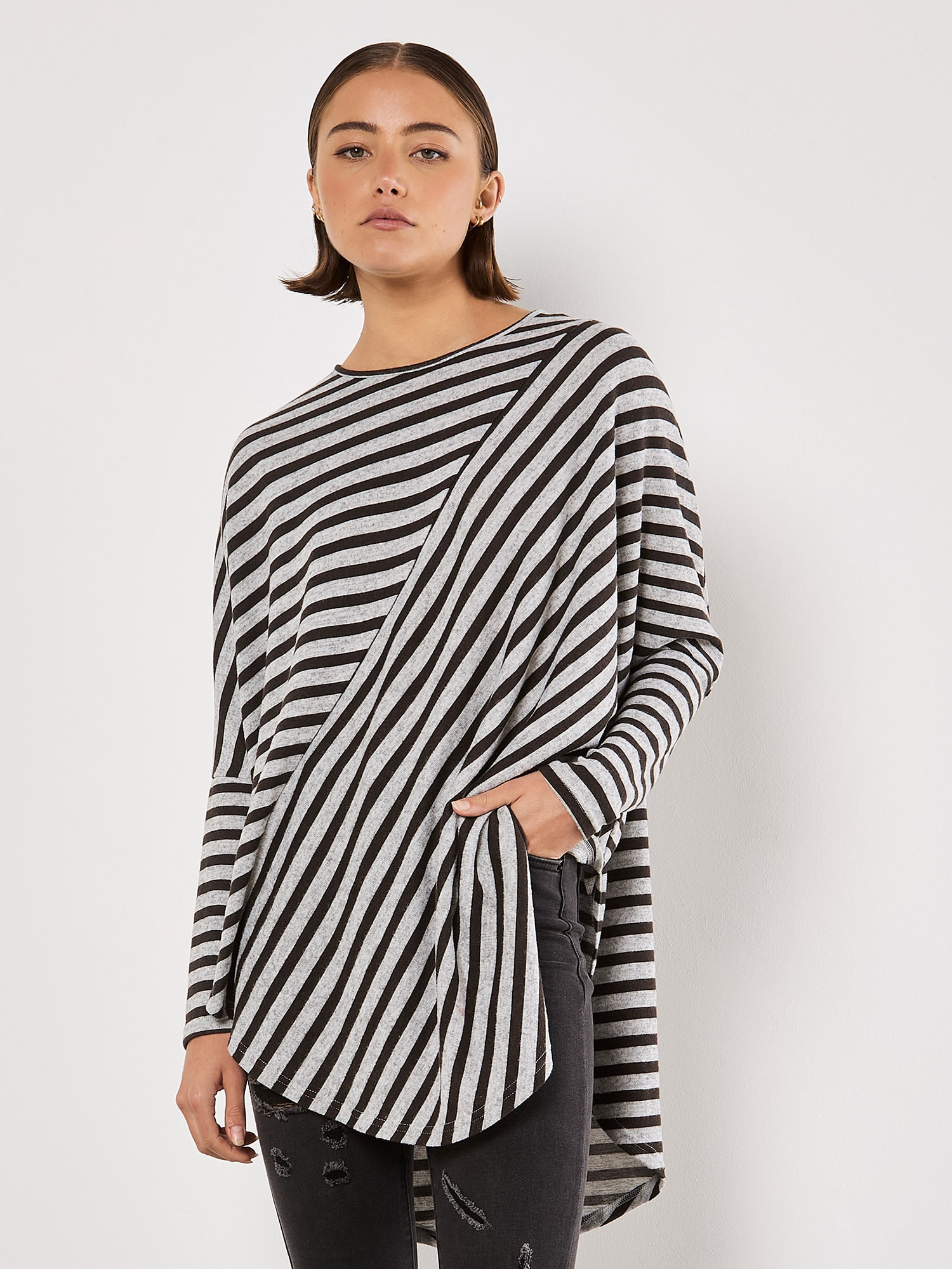 Apricot Shirttop »gestreiftes Jersey-Top« mit asymmetrischem Saum