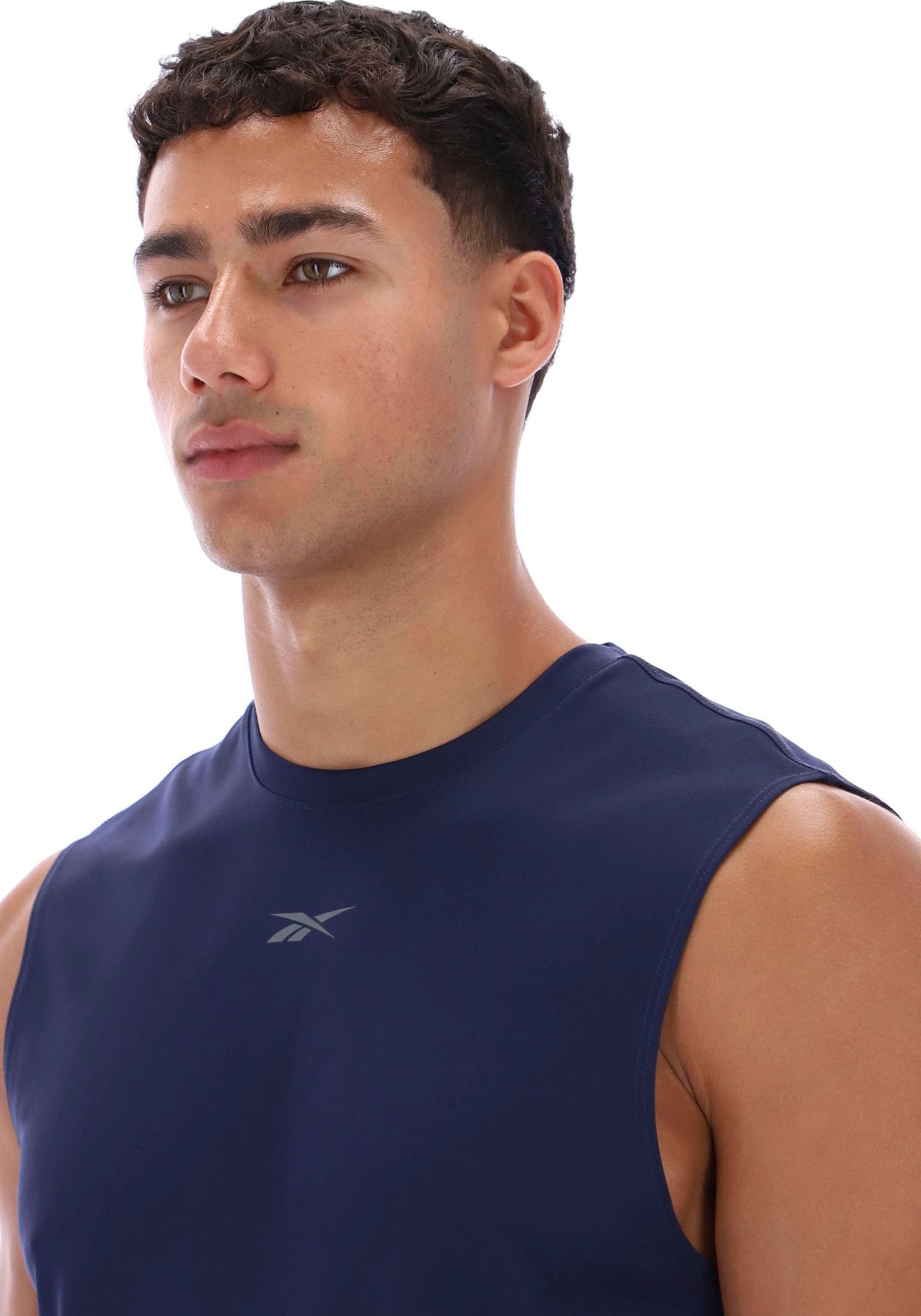 Reebok T-Shirt »ID TRAIN SLVLS TECH TEE« Kurzarm-Design, aus Polyester, mit Rundhalsausschnitt