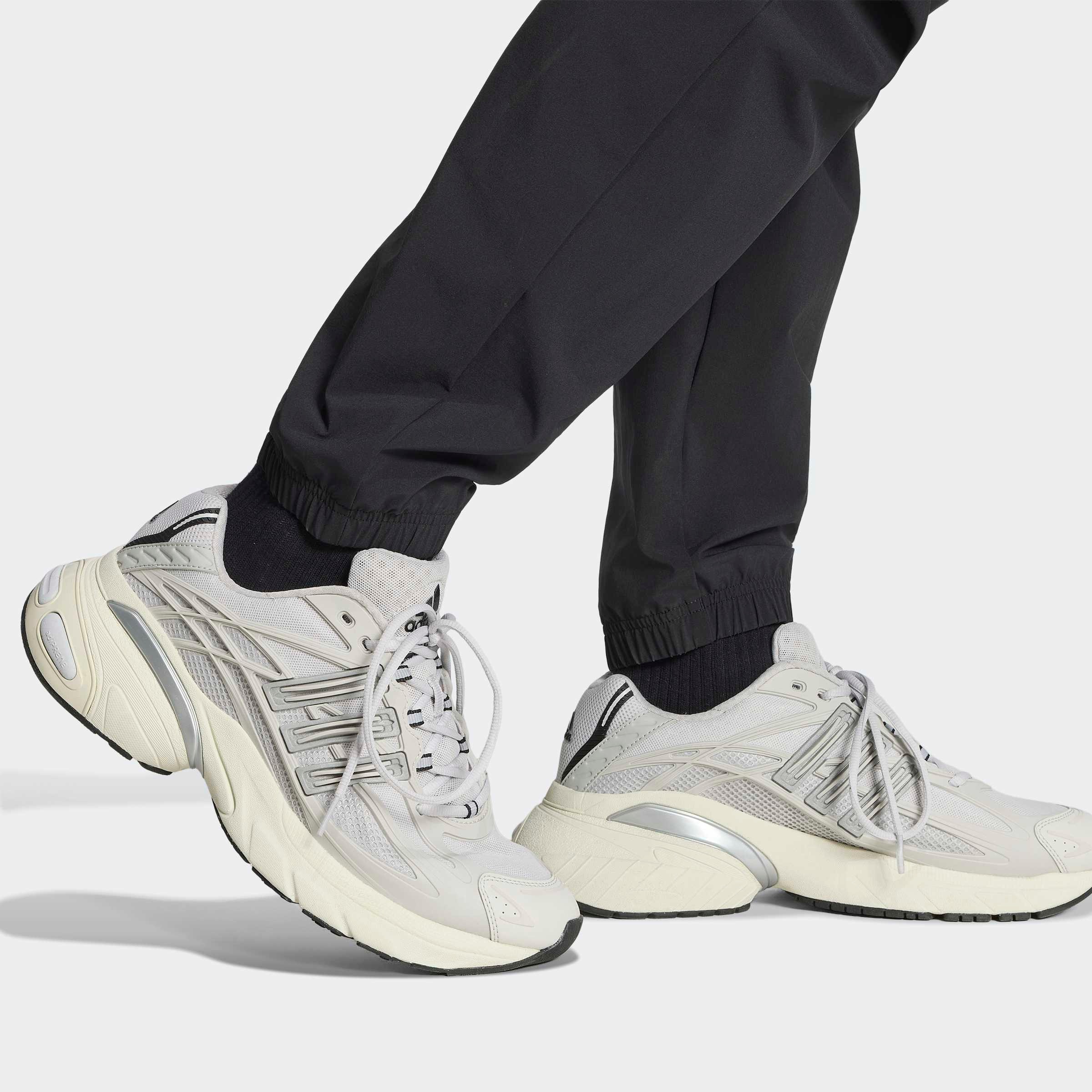 adidas Originals Sporthose »TECH TREFOIL ESSENTIALS«  für Erwachsene, aus Polyester und Elasthan