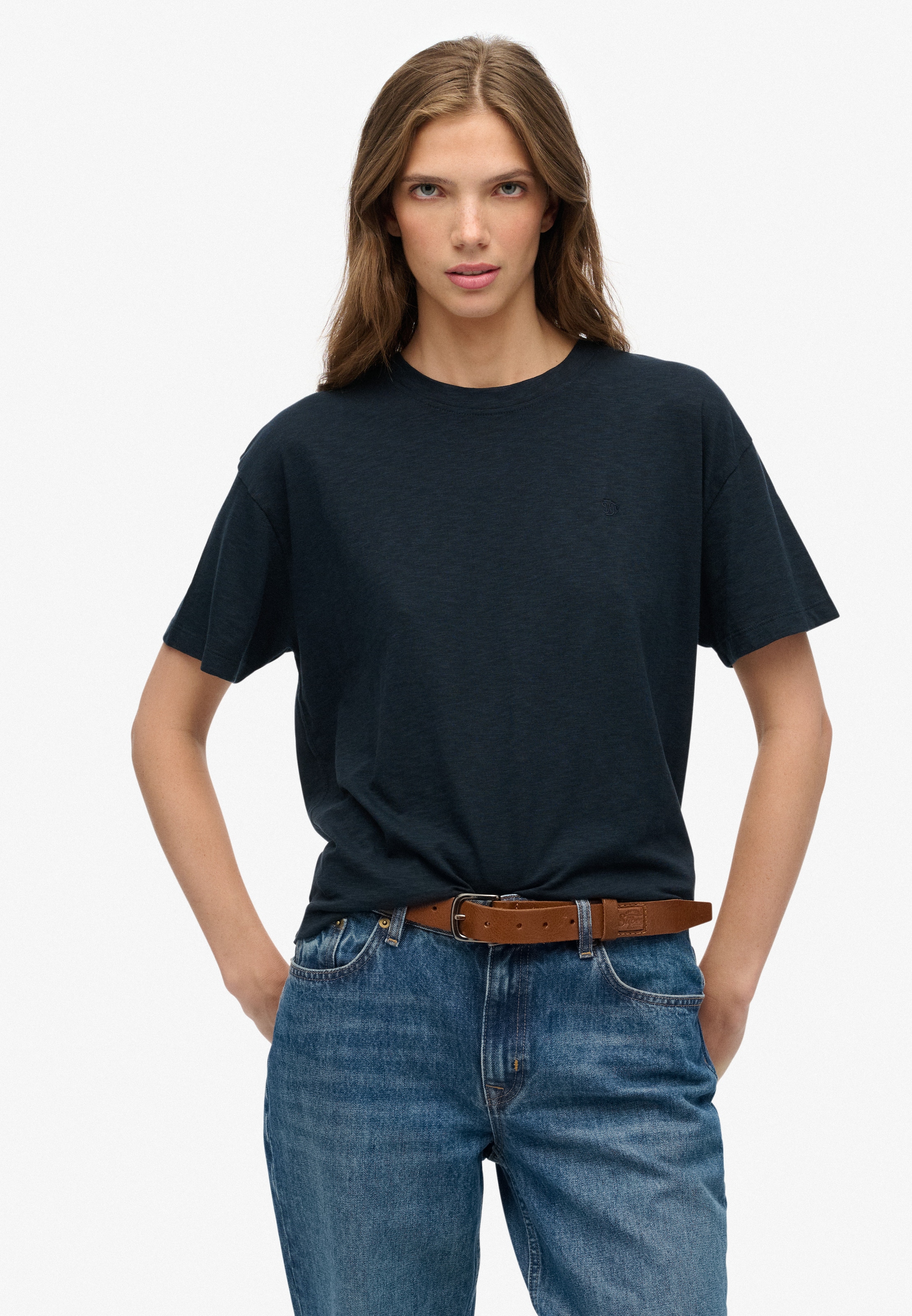 Superdry T-Shirt "STUDIOS CREW TEE" mit Markenlabel, aus Baumwollmischung, Relaxed Fit, Kurzarm