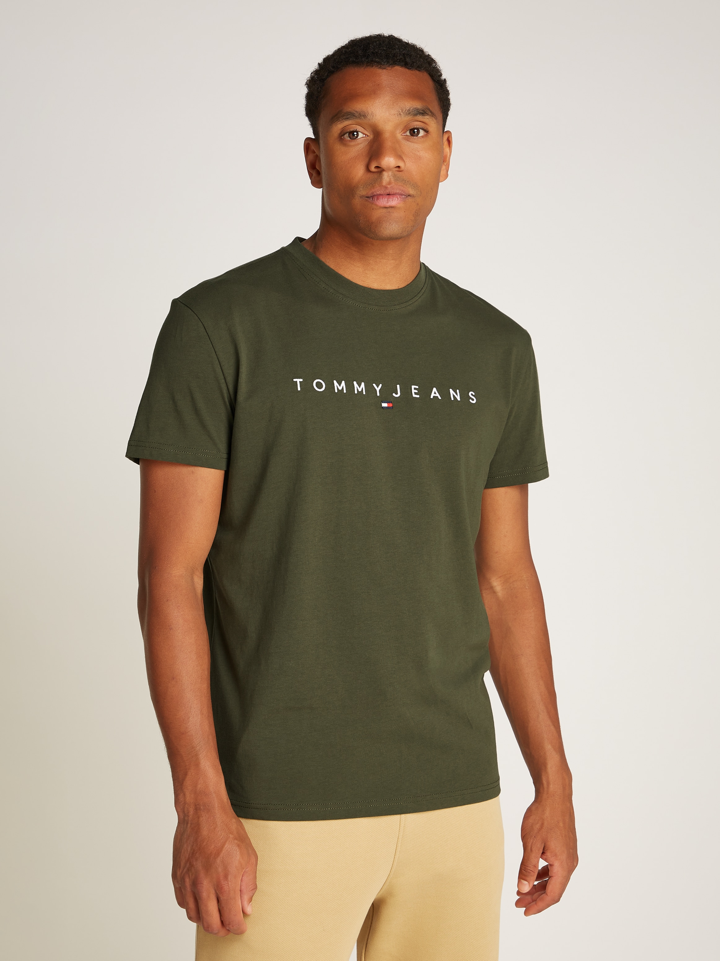 TOMMY JEANS Plus Rundhalsshirt »TJM REG LINEAR LOGO TEE EXT«, in Große Größen, Logodruck und Stickerei