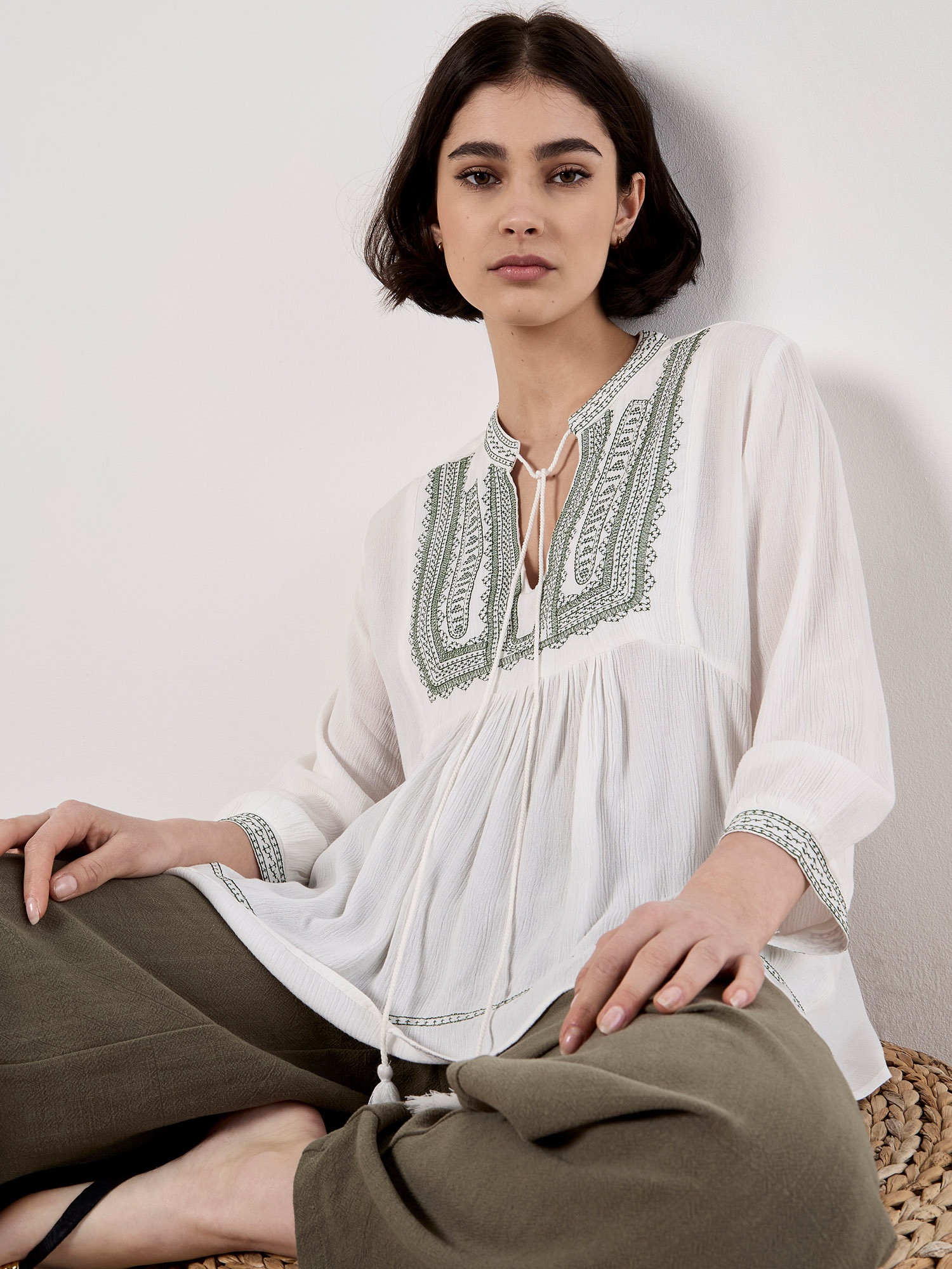 Apricot Klassische Bluse »Tassel Top« mit Stickerei