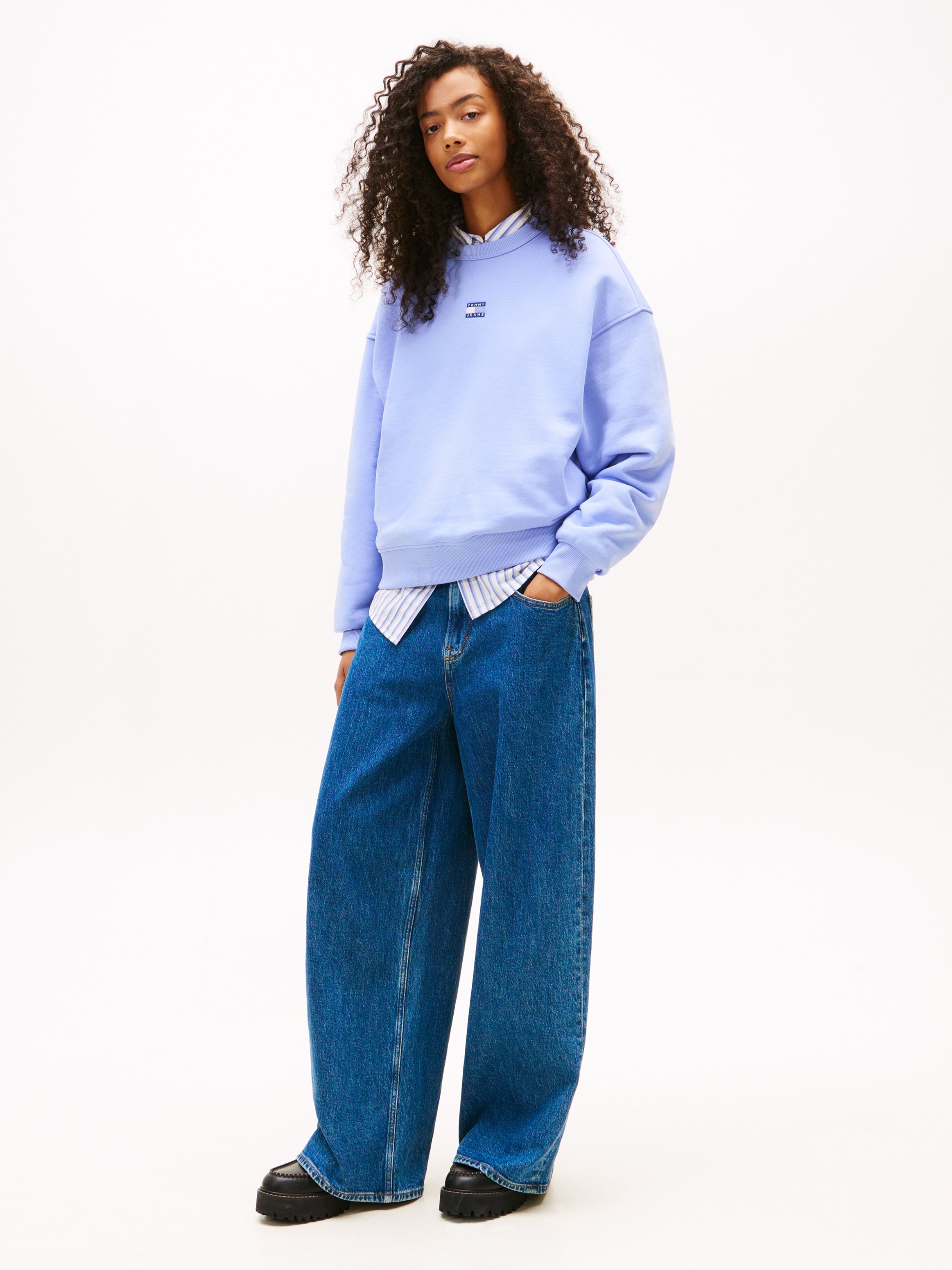 Tommy Jeans Sweatshirt »Sweatshirt TJW BXY BADGE«, mit Dropshoulder-Design und Frontlogo