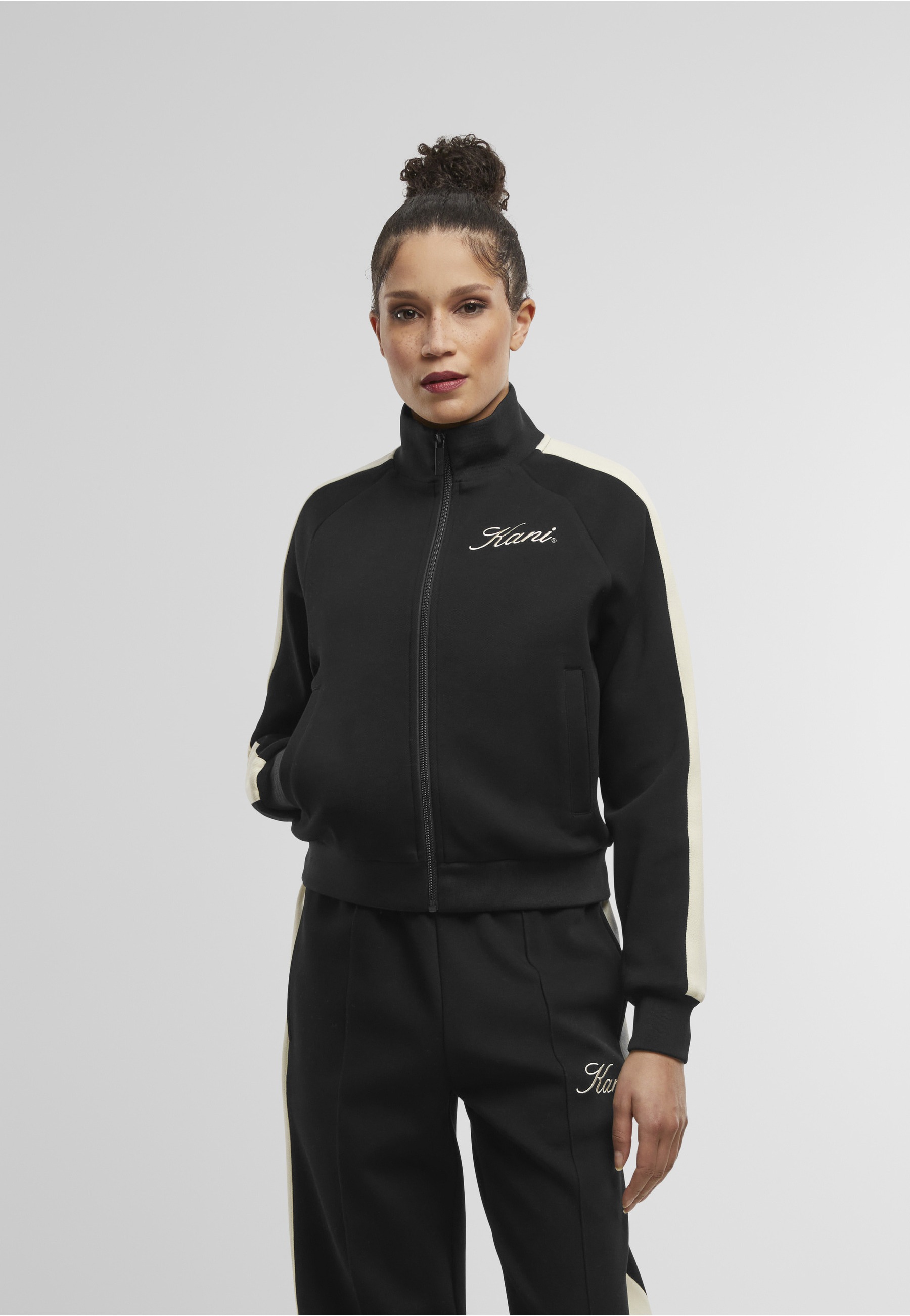 Thumbnail - Karl Kani Trainingsjacke "Karl Kani Kani Script Sidestripe Trackjacket" 1 Stk. tlg. ohne Kapuze