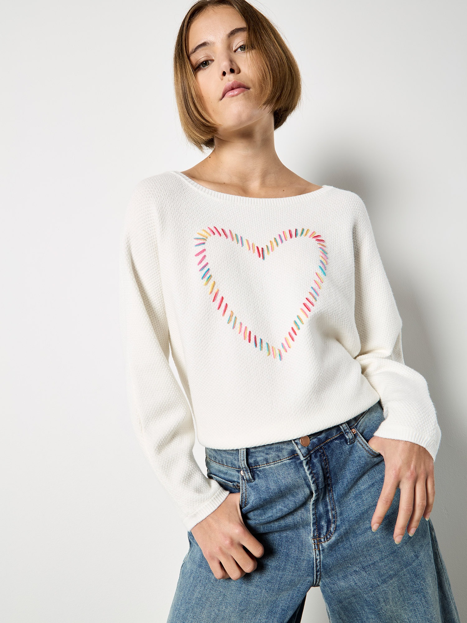 Apricot Rundhalspullover "Strickpullover" mit bunten Herzstickereien