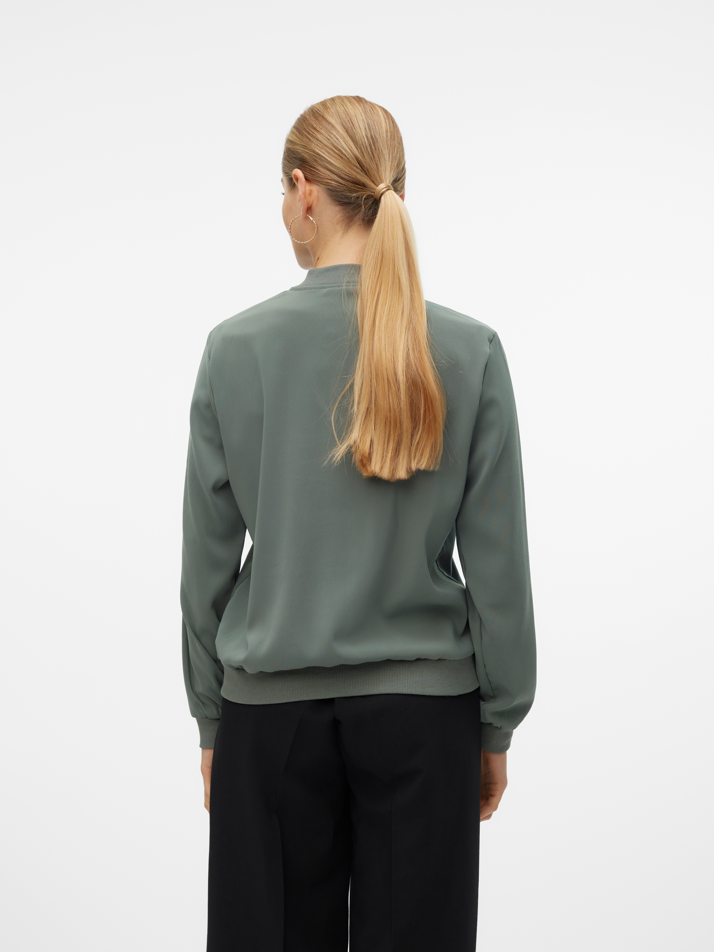 Vero Moda Kurzjacke »VMCONNY, leichte Jacke für den Übergang« seitliche Eingrifftaschen, Rippbündchen