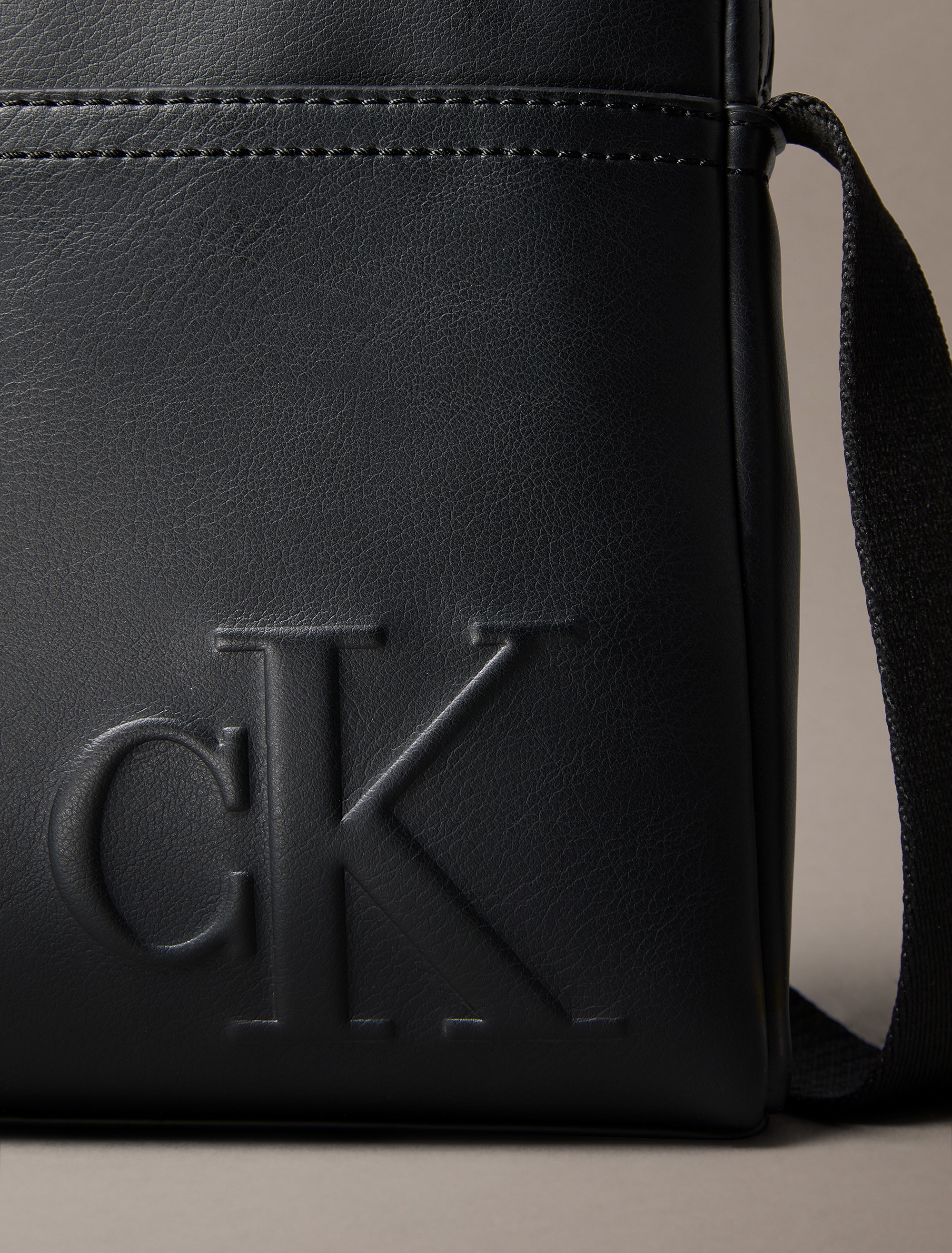 Calvin Klein Umhängetasche »CK REPORTER«, Herren-Schultertasche, Bodybag mit CK-Logo