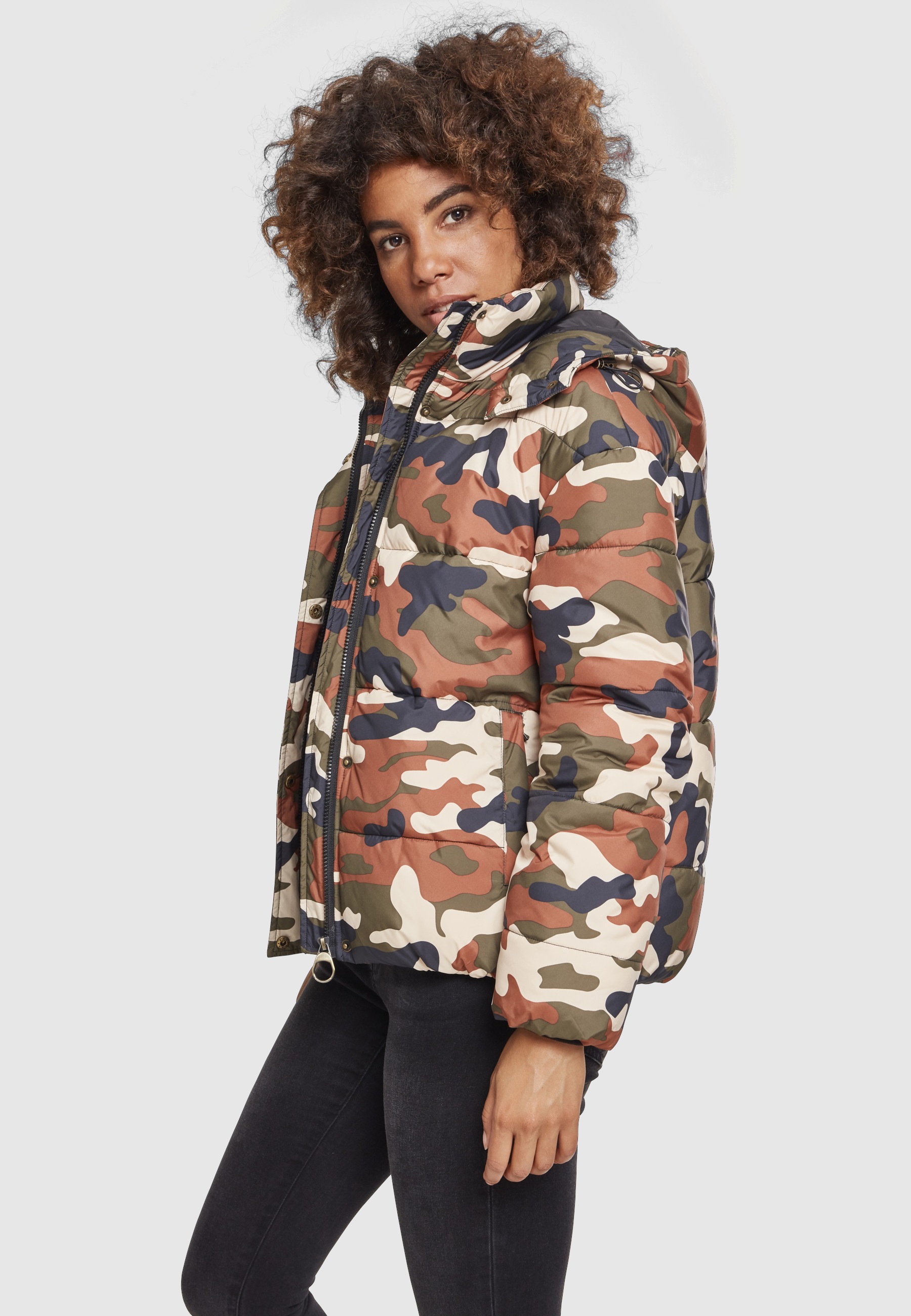 URBAN CLASSICS Winterjacke »Urban Classics Damen Ladies Boyfriend Camo Puffer Jacket« 1 Stk. tlg. mit Kapuze