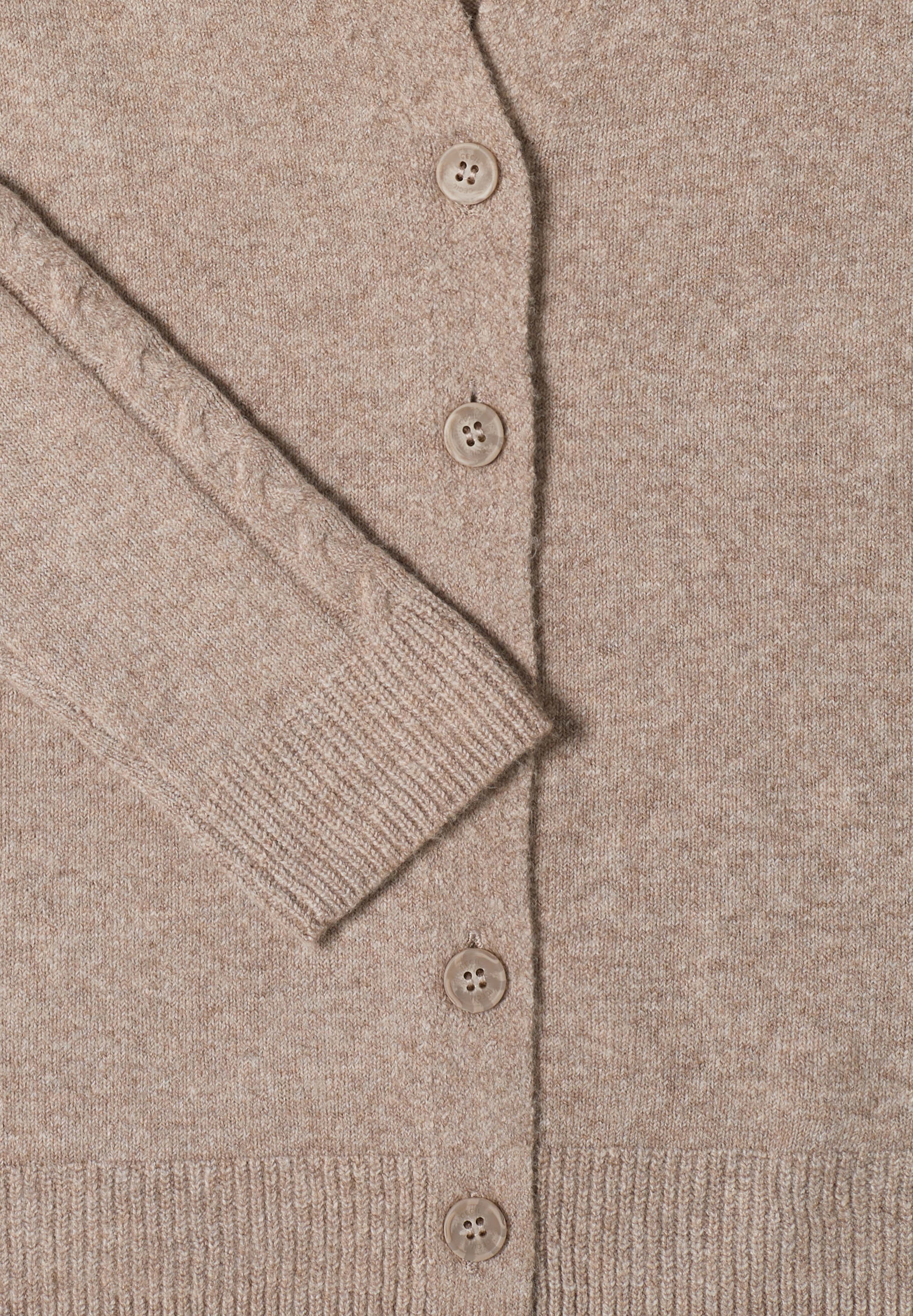 Cecil Cardigan, mit Knopfleiste