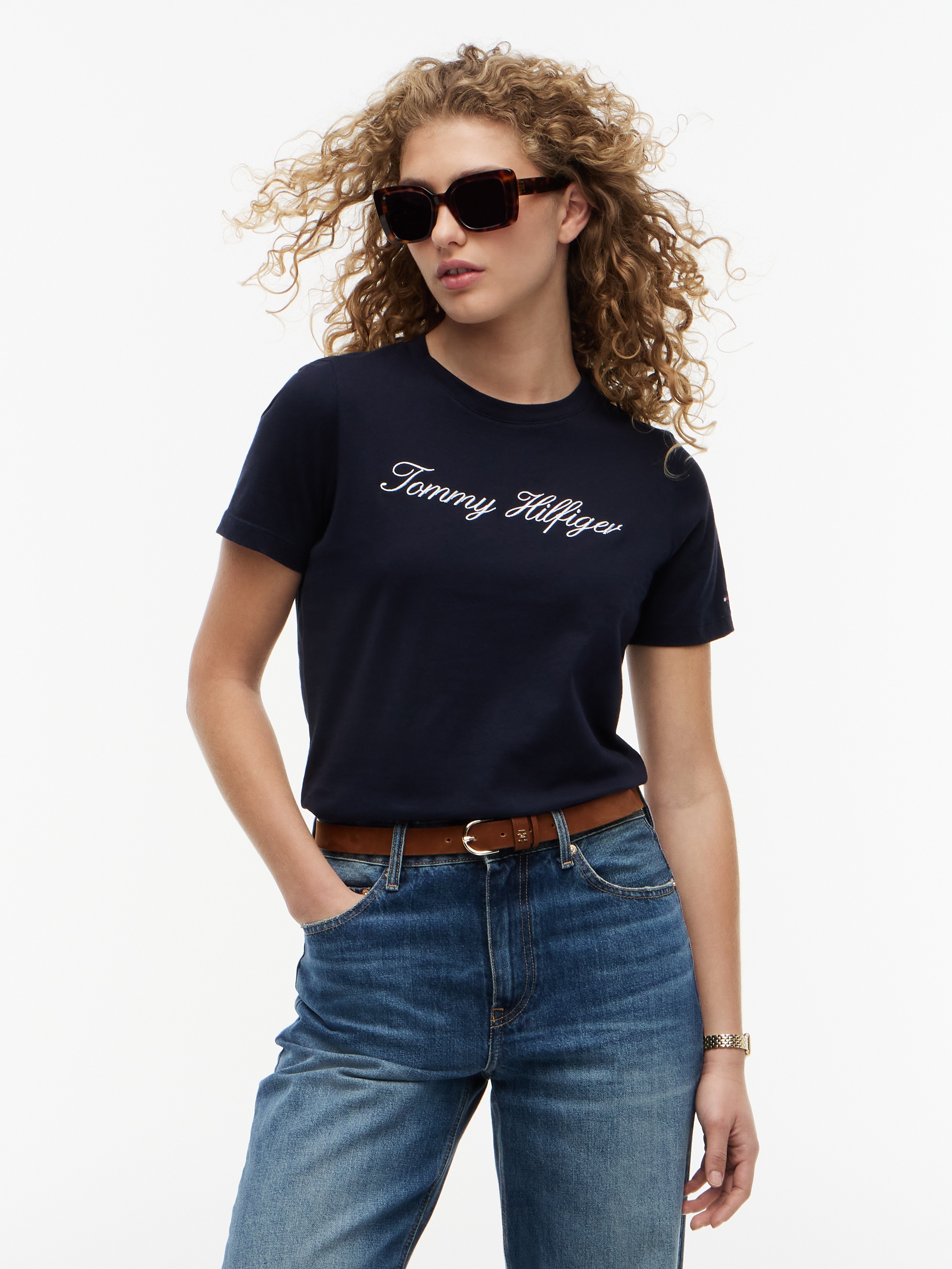 Tommy Hilfiger 1100000002199 "NOS SCRIPT REGULAR C-NK SHORT SLEEVE" mit Rundhals und kontrastfarbener Stickerei, Regular Fit