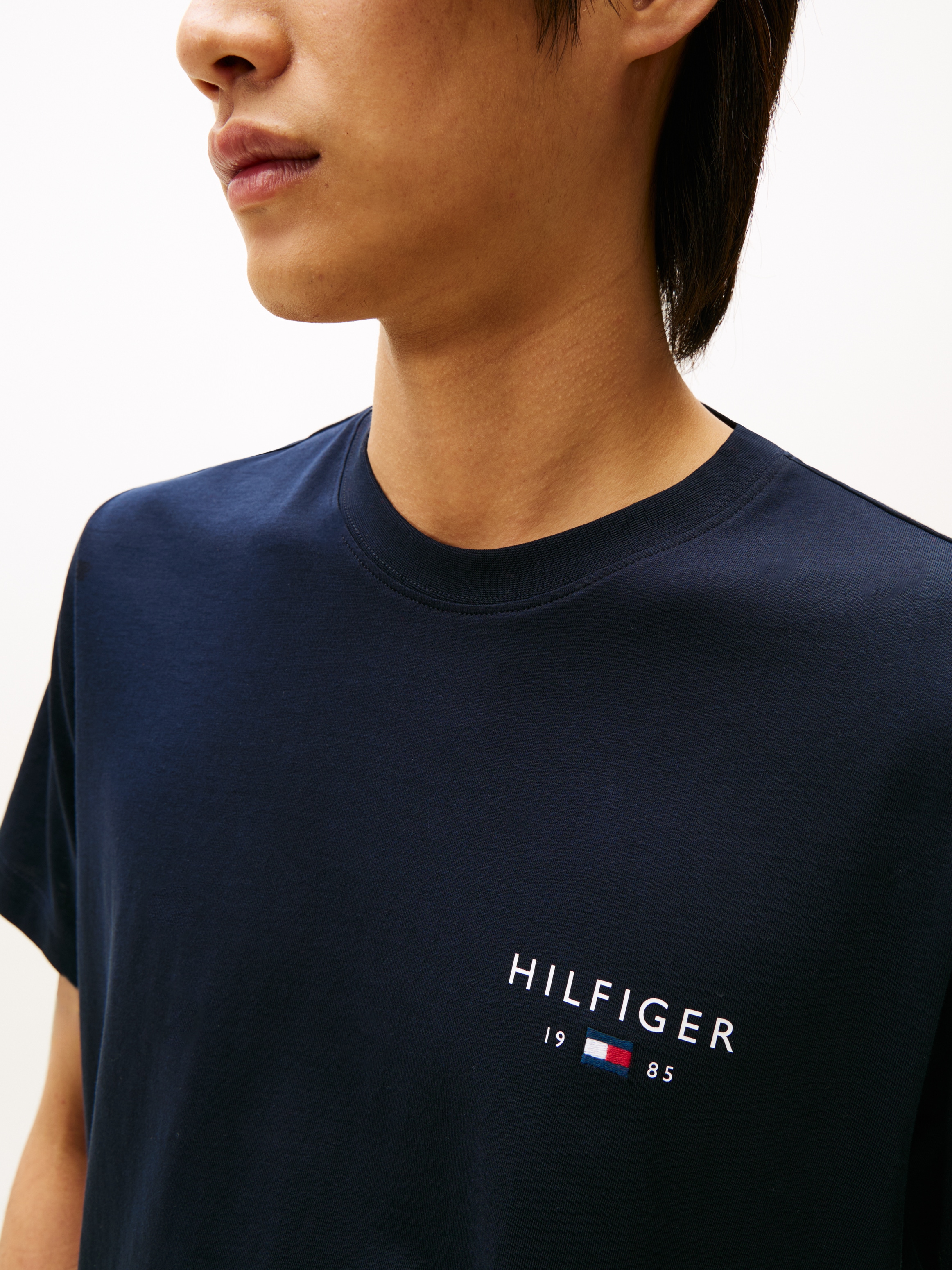 Tommy Hilfiger T-Shirt »BRAND LOVE SMALL HILFIGER« normale Passform, Rundhals, aus Jersey