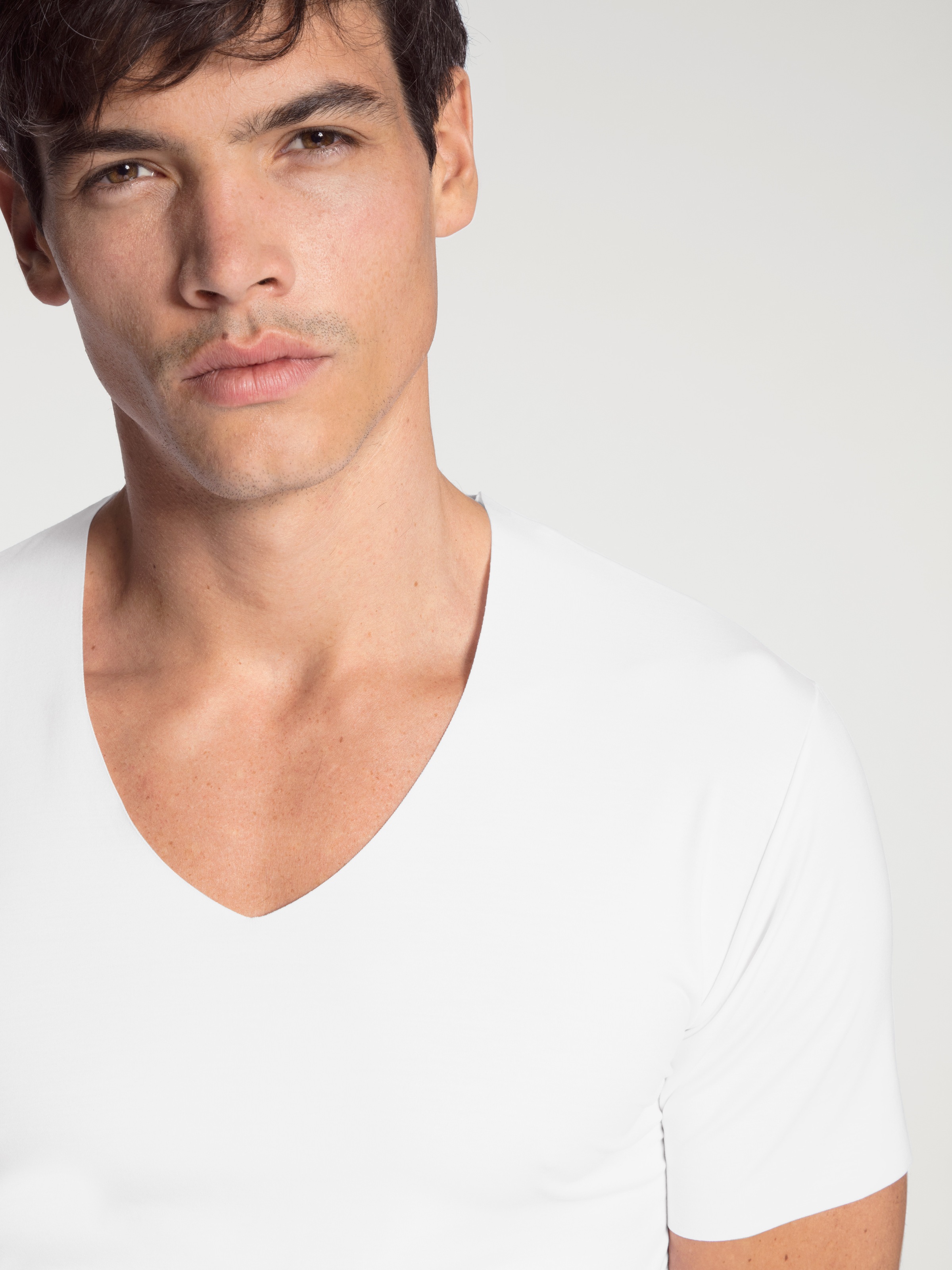 CALIDA Shirttop »Clean Line«, mit extra flacher Saum- und Kragenverarbeitung