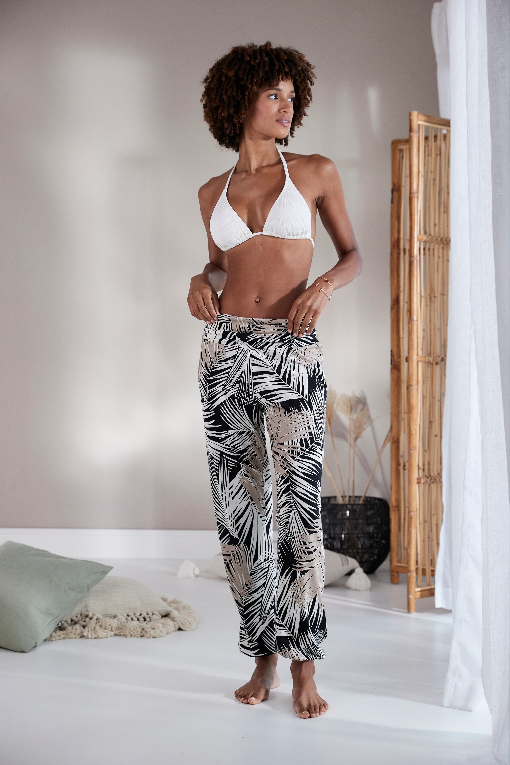 BUFFALO Women's Harem Pants Black Leaf Print 40/42 2