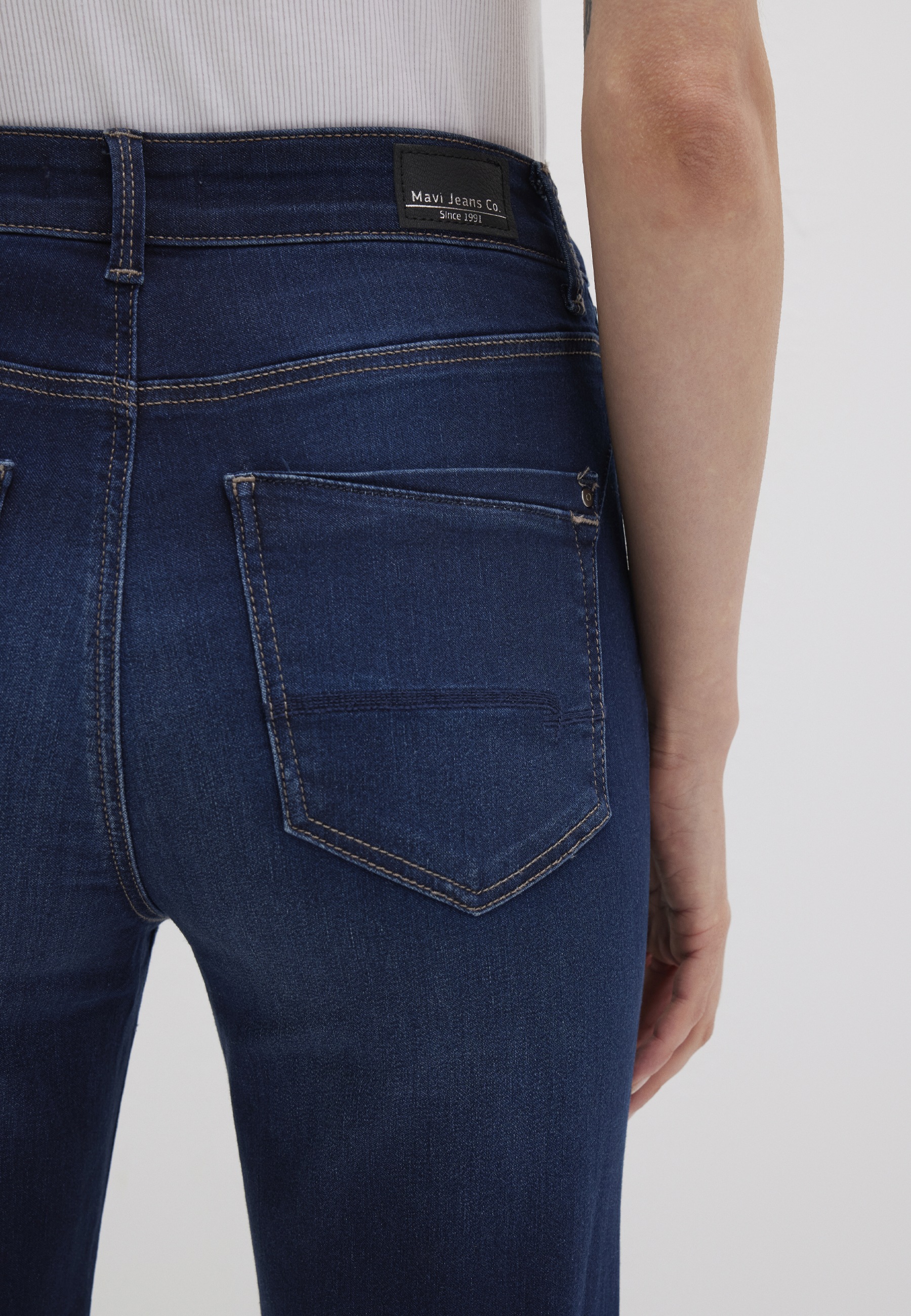 Mavi Straight-Jeans »KENDRA« gerde Form
