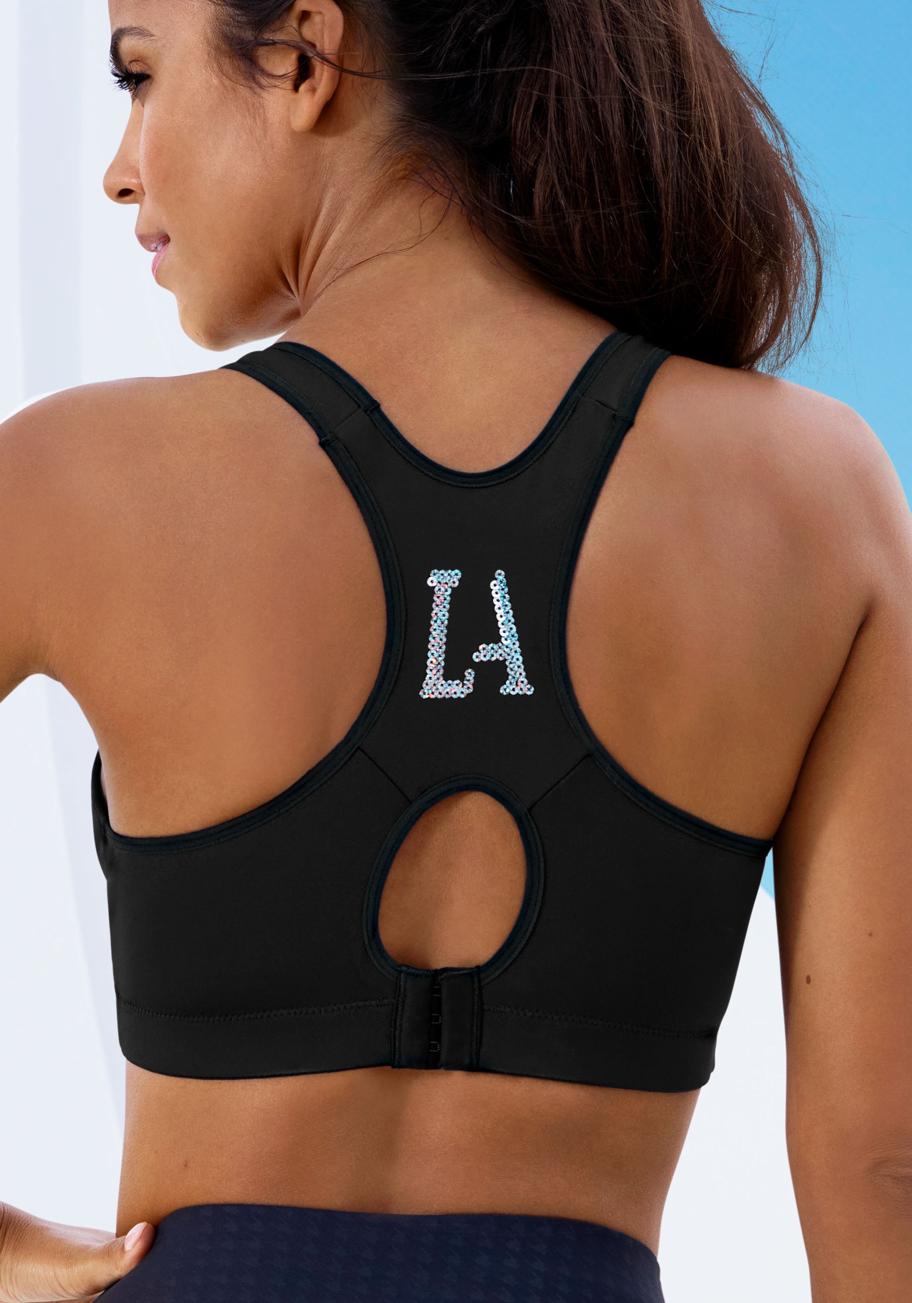 LASCANA ACTIVE Sport-BH, mit LA-Buchstaben aus funkelnden Pailletten aus Coolmax-Material