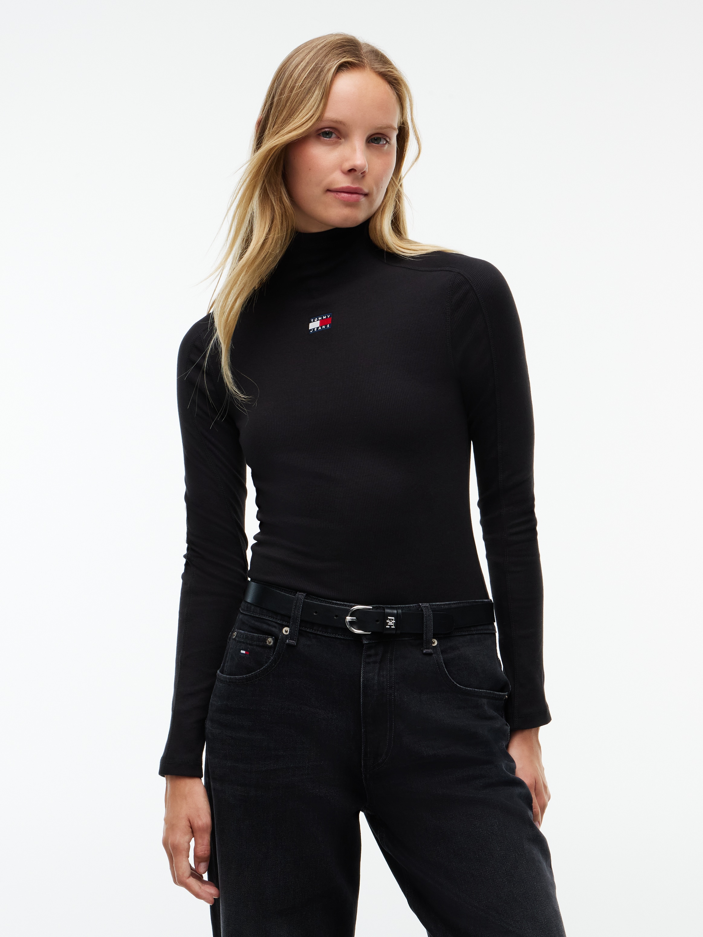 Tommy Jeans 1100000002199 "TJW SLIM RIB LS MOCK BADGE TOP" Baumwollmischung, slim fit, figurbetont, in gerippter Struktur