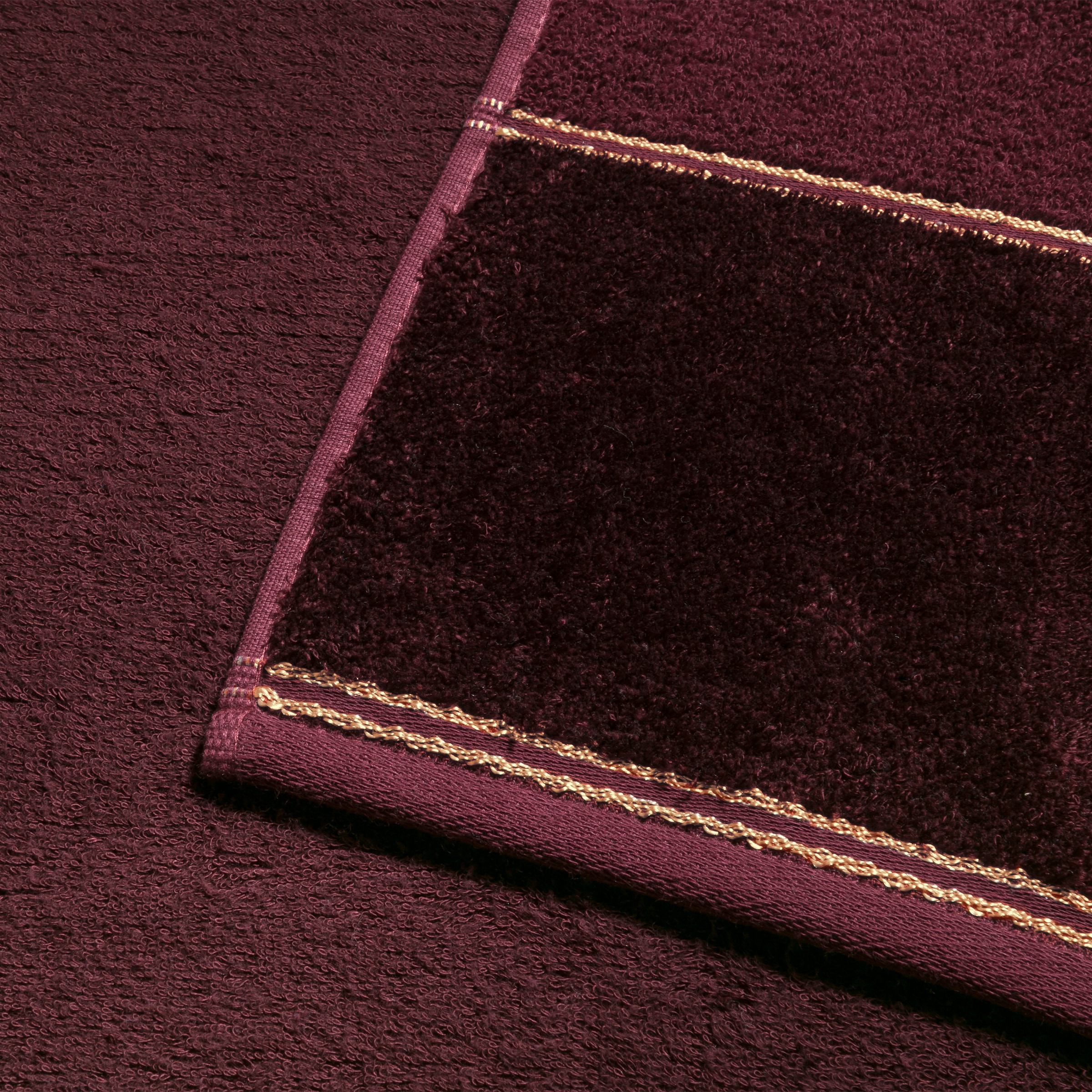 Möve Duschtuch »Vibrant Opulence« aus Baumwolle und Lyocell gefertigt