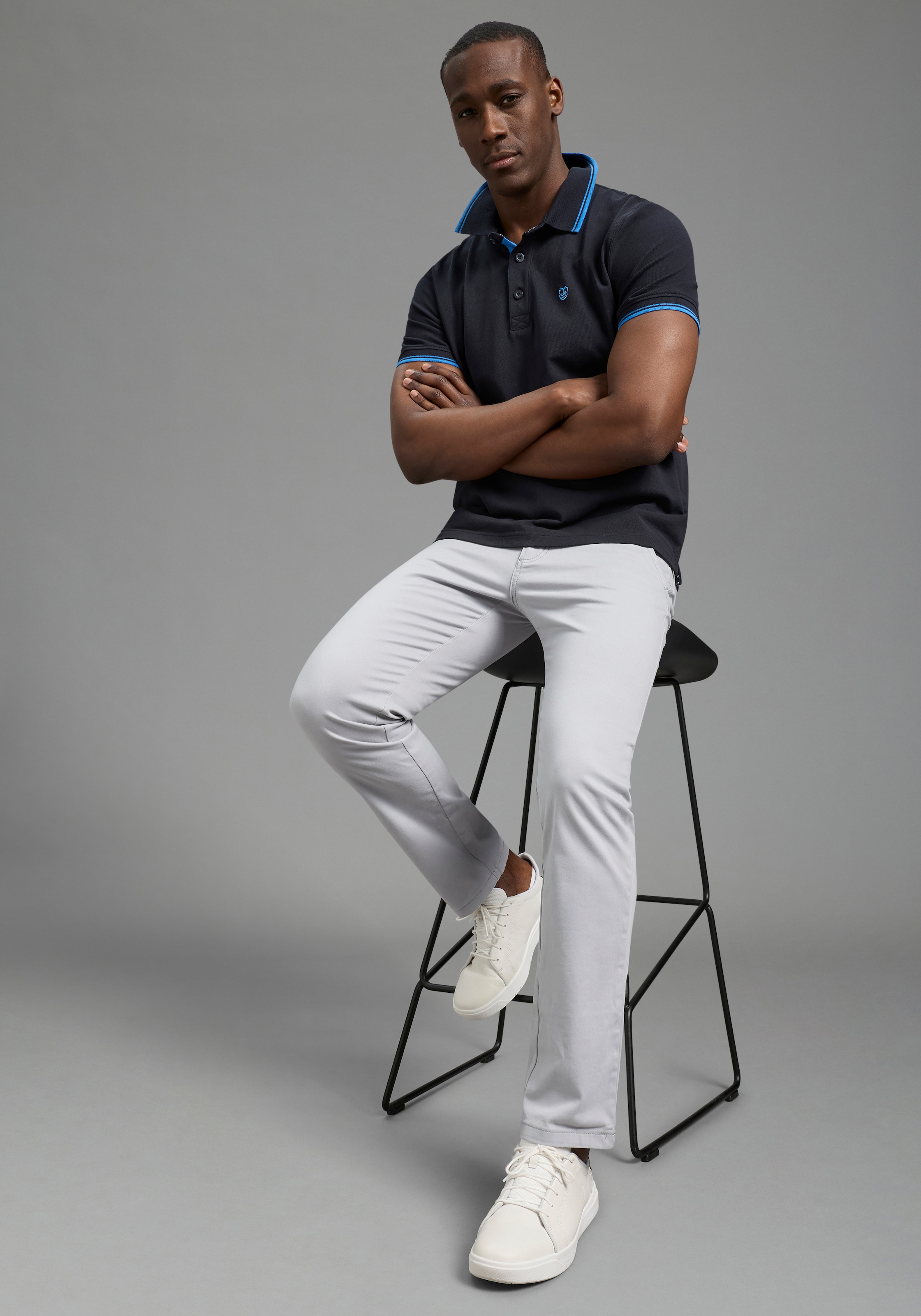 DELMAO Poloshirt »Neue Kollektion!« normale Passform, Kurzarm, mit Stickerei