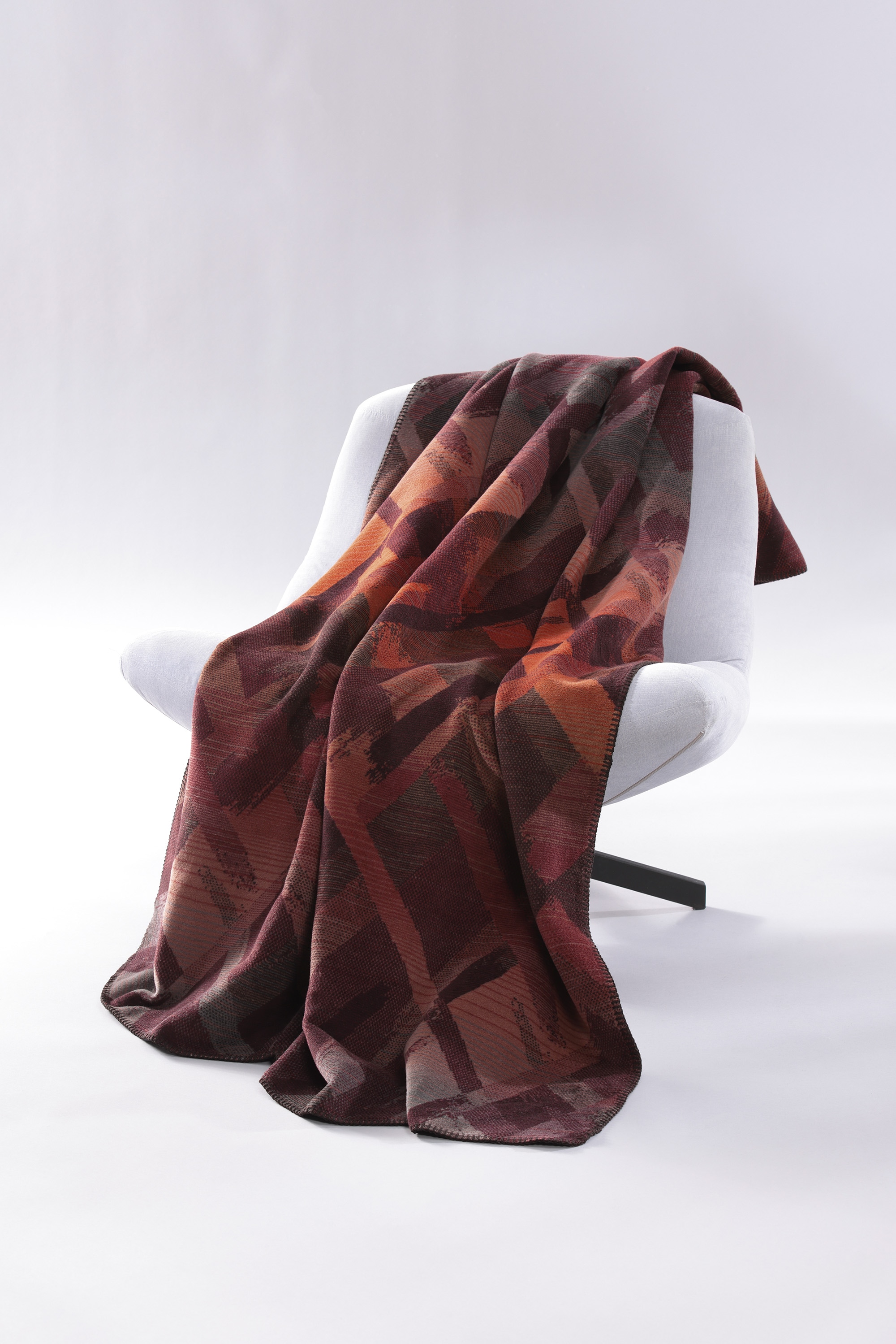 Biederlack Wohndecke »Wohndecke Garnet Glow mit geketteltem Zierstich«, Made in Germany