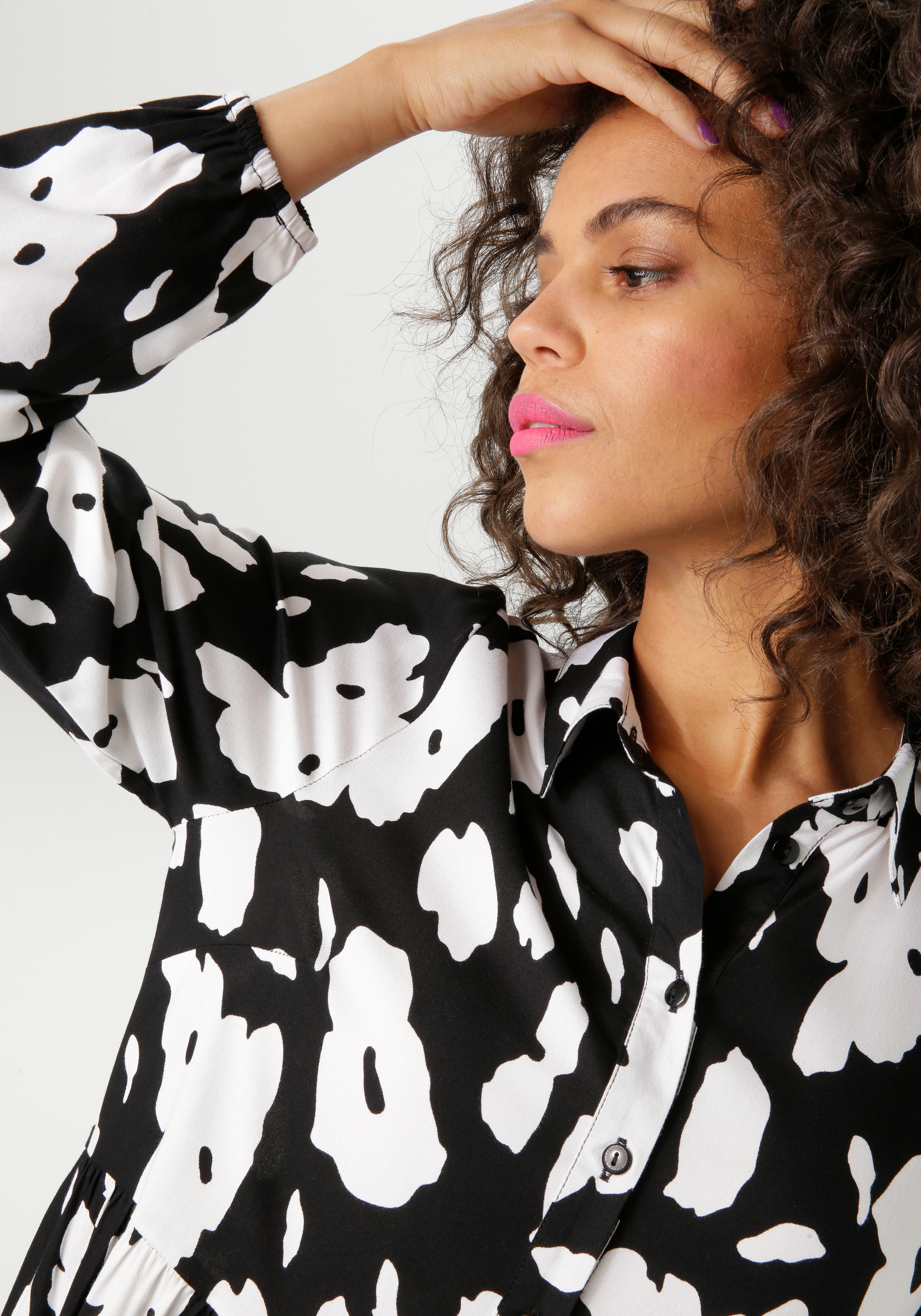 Aniston CASUAL Maxikleid, mit kontrastfarbigen Blumendruck - NEUE KOLLEKTION