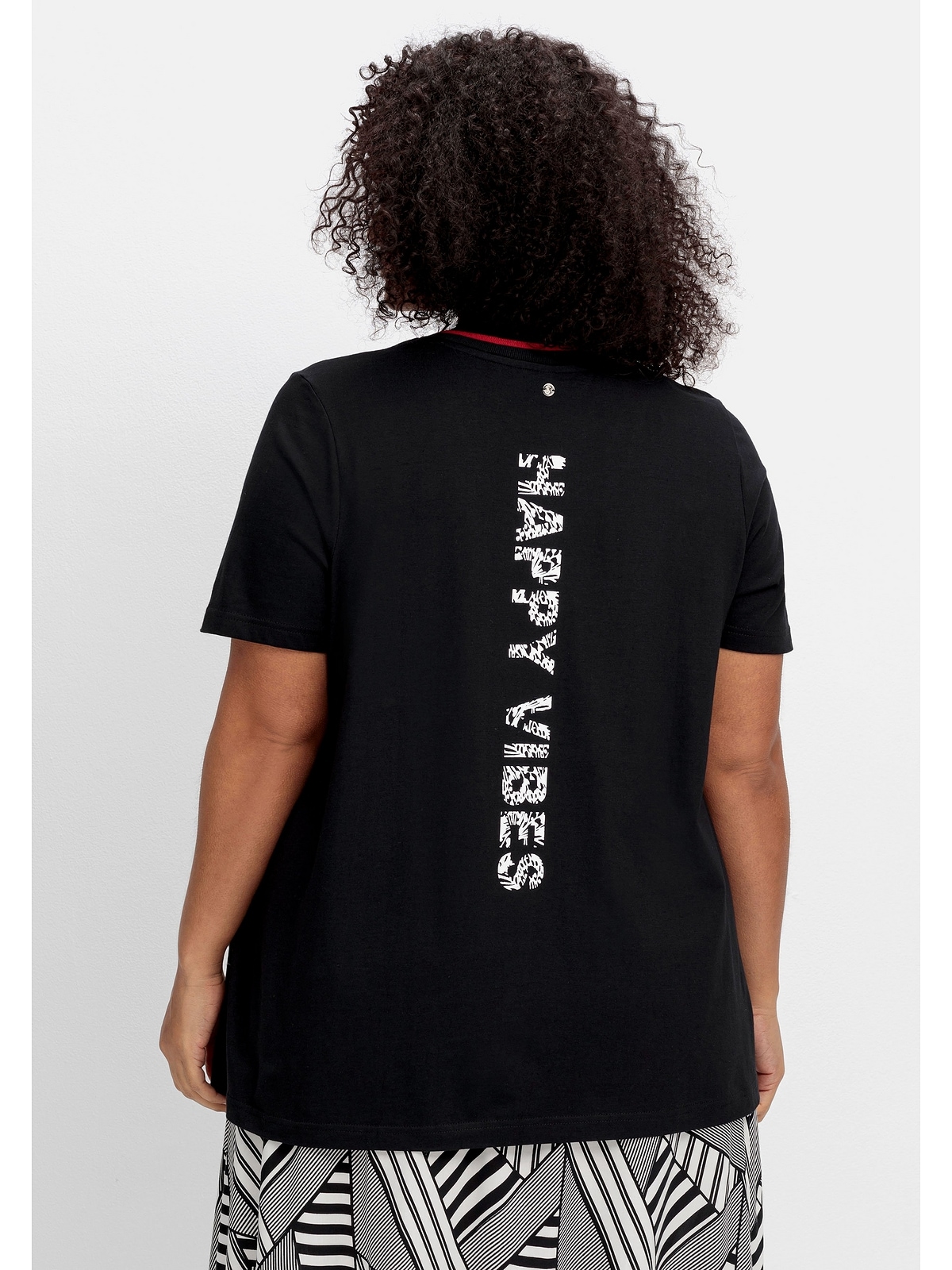 Sheego T-Shirt »Große Größen«, dem mit Statementprint Rücken bestellen | BAUR auf