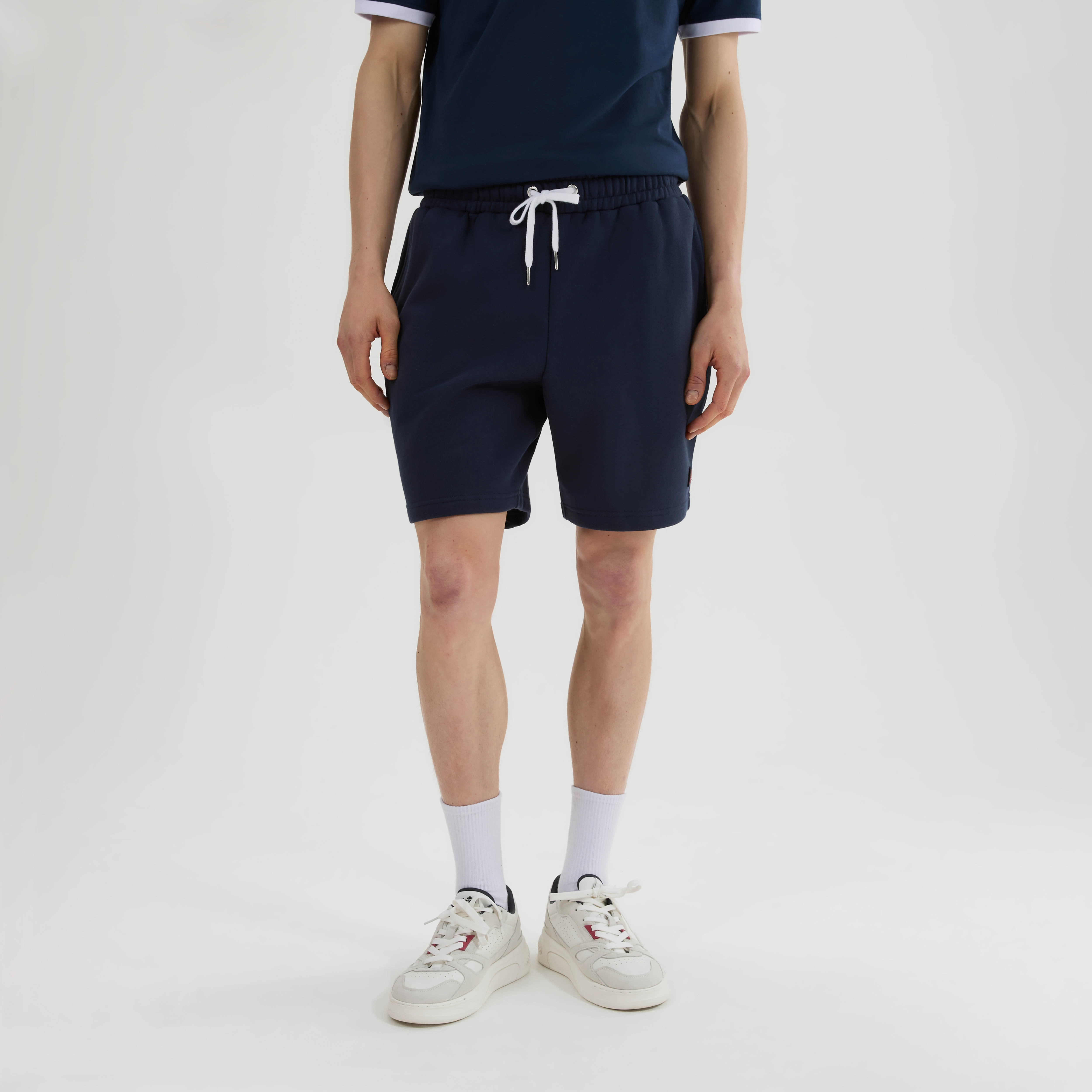 Ellesse Sweatshorts "ISLINGTON SHORT" aus Baumwolle und Polyester, bequeme Passform