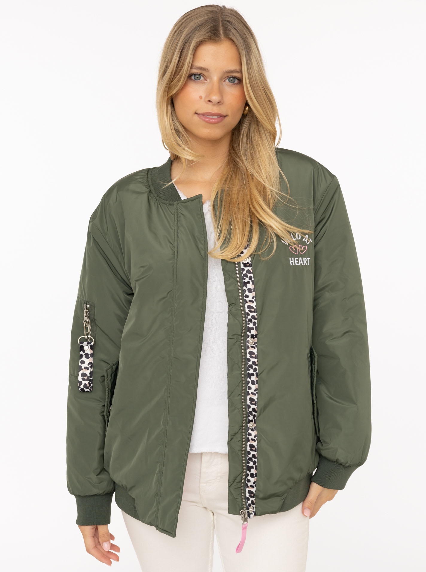 "Bomberjacke ZWILLINGSHERZ ""Wild Heart"", Damen, Gr. M, grün (olive), Web, Obermaterial: 100% Polyester, unifarben, lässig geschnitten Po-bedeckend