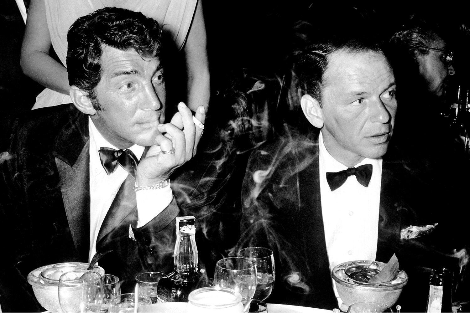 queence Acrylglasbild »Dean & Frank«, Schwarz-Weiß-Mann-Stars-Foto-Film-Filmfiguren-Filmszene-Zigarren, Fine Art-Print in Galeriequalität