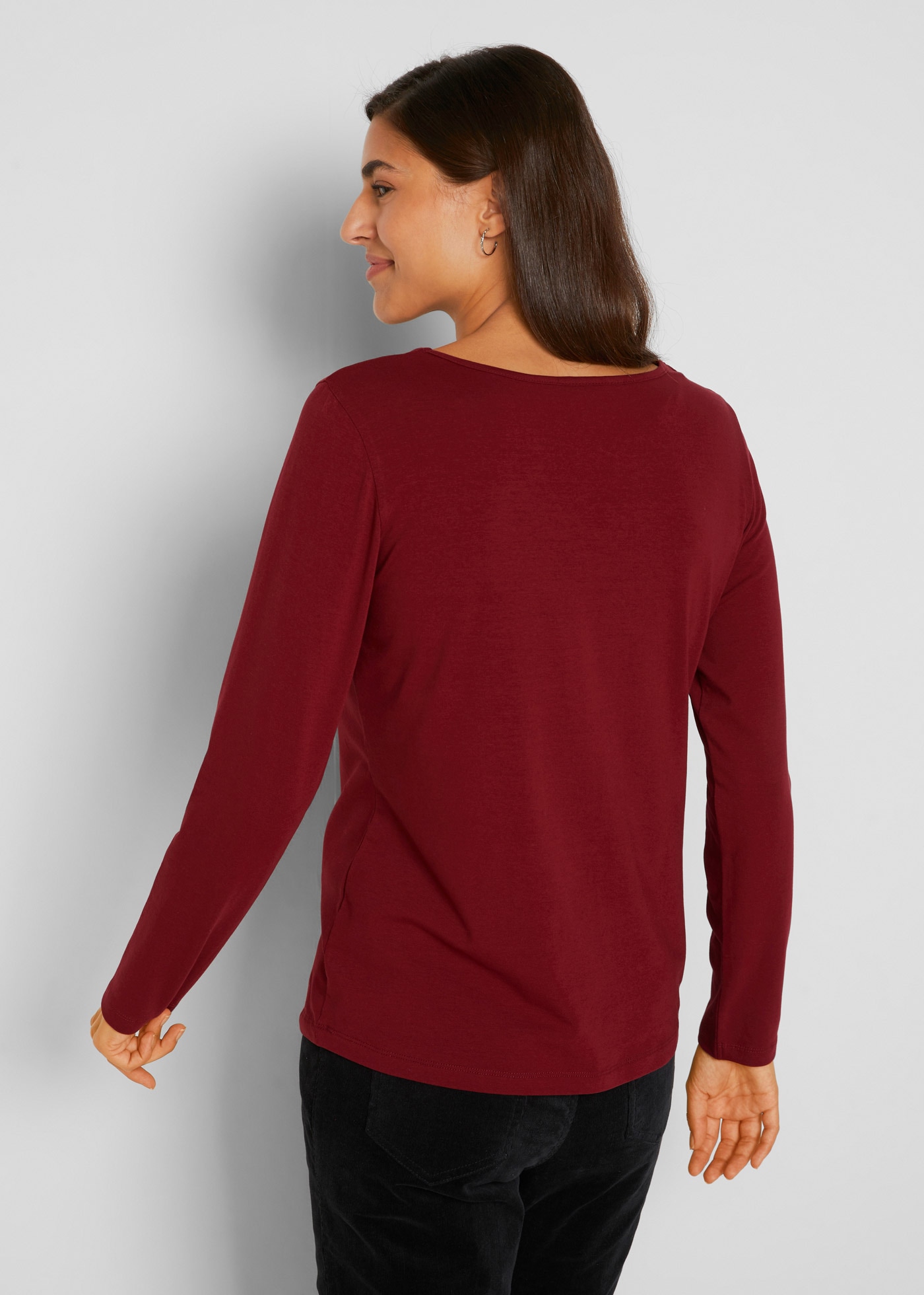 bonprix Langarmshirt »Figurbetontes Langarmshirt (2er Pack)« Packung, 2 Stk. Slim fit Passform, mit V-Ausschnitt, aus Baumwolle und Elasthan