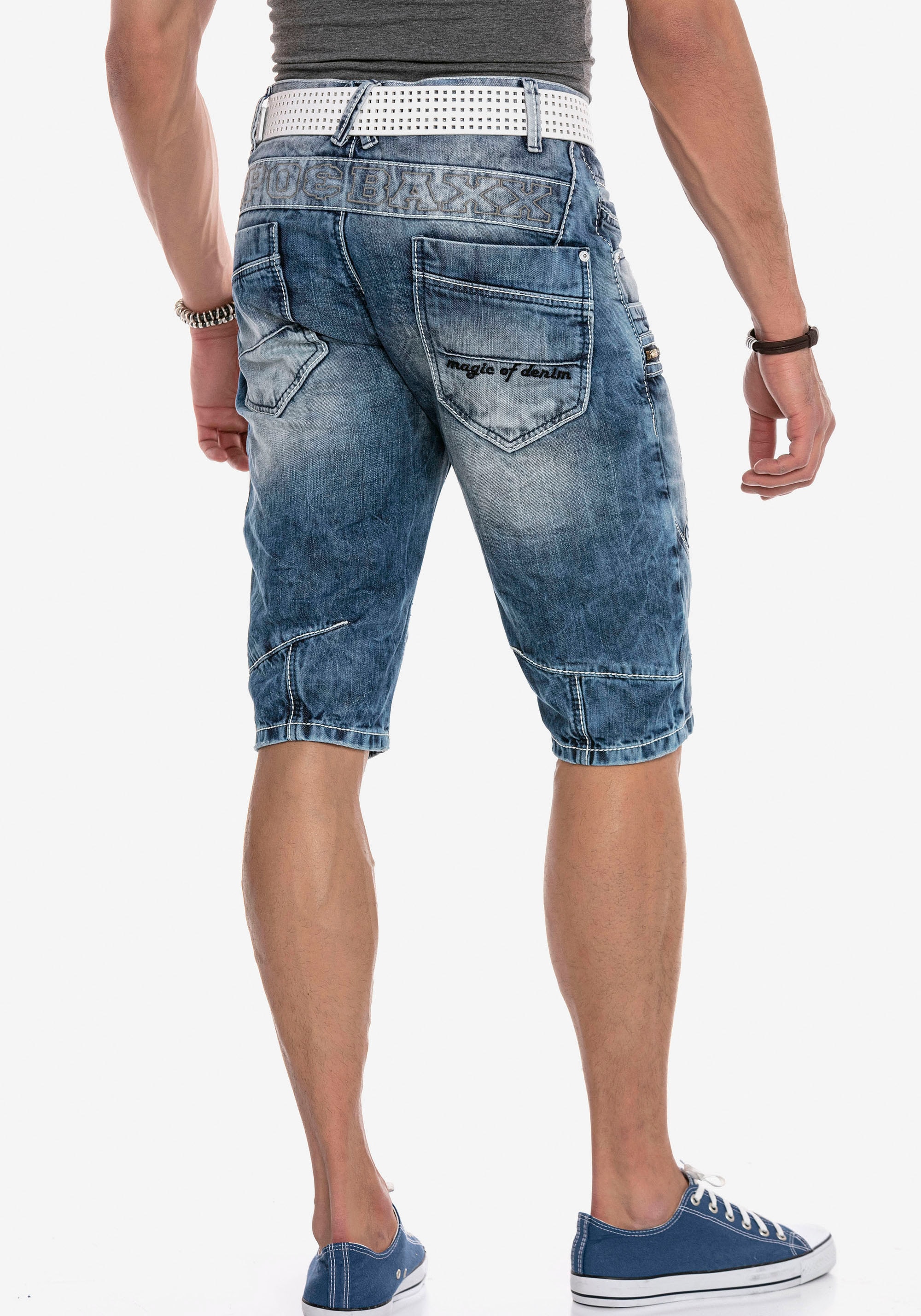 Cipo & Baxx Caprijeans, mit Logo Stickerei