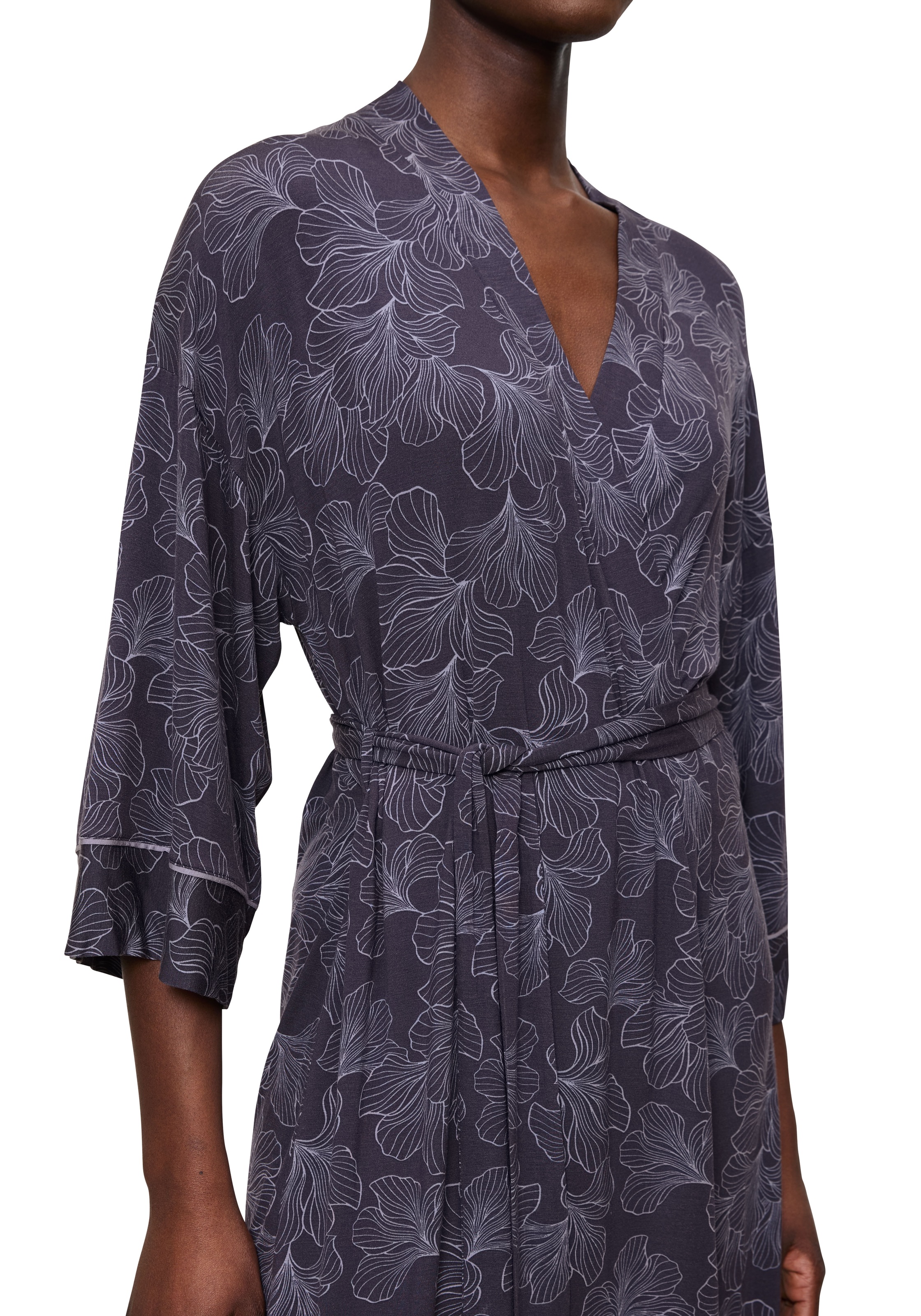 Triumph Morgenmantel "Aura Spotlight Robe 01", weich, atmungsaktiv, knielan günstig online kaufen
