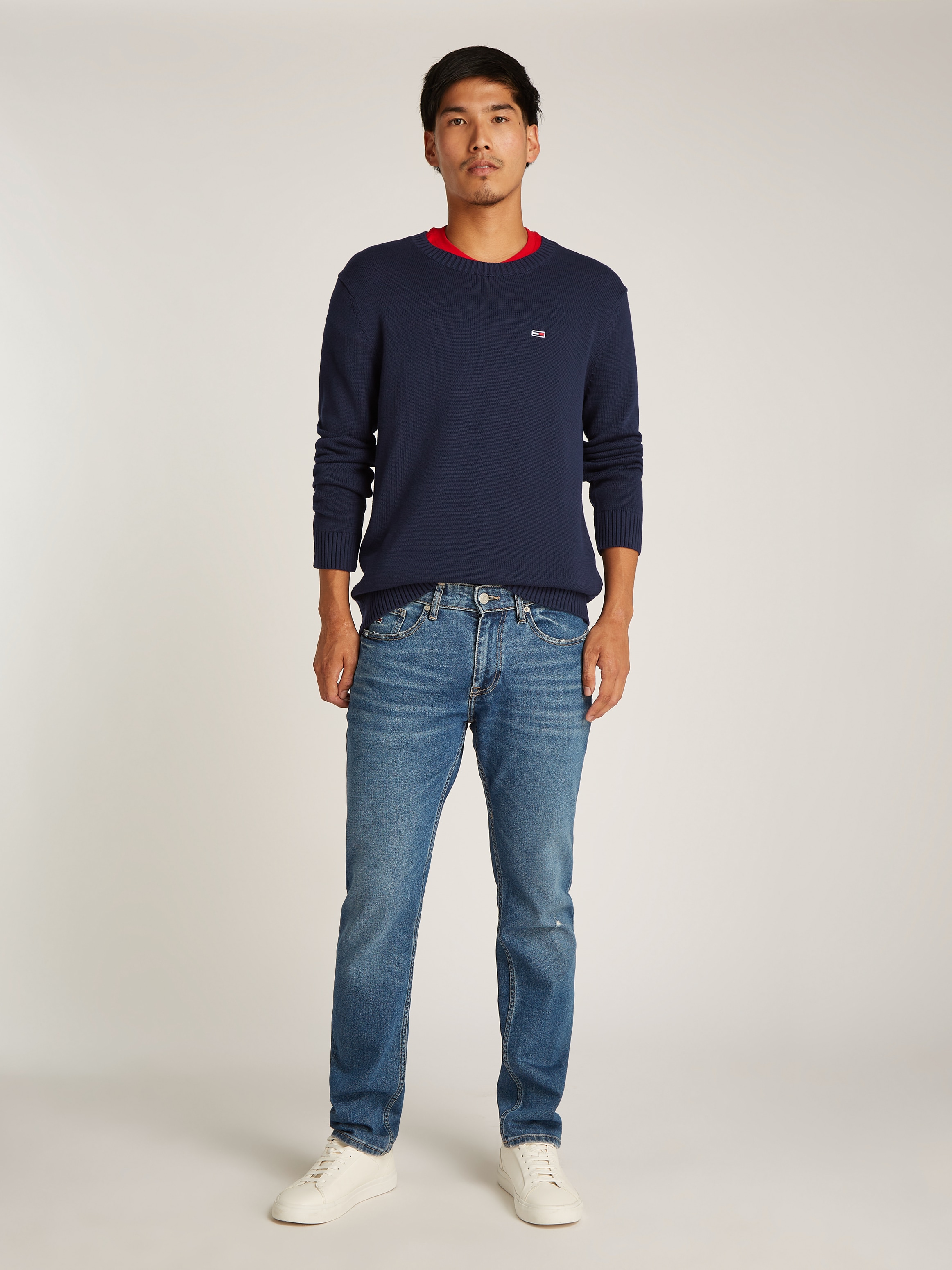 Tommy Jeans Strickpullover »TJM SLIM ESSNTLS C-NECK SWEATER«, mit Markenlogo auf der Brust