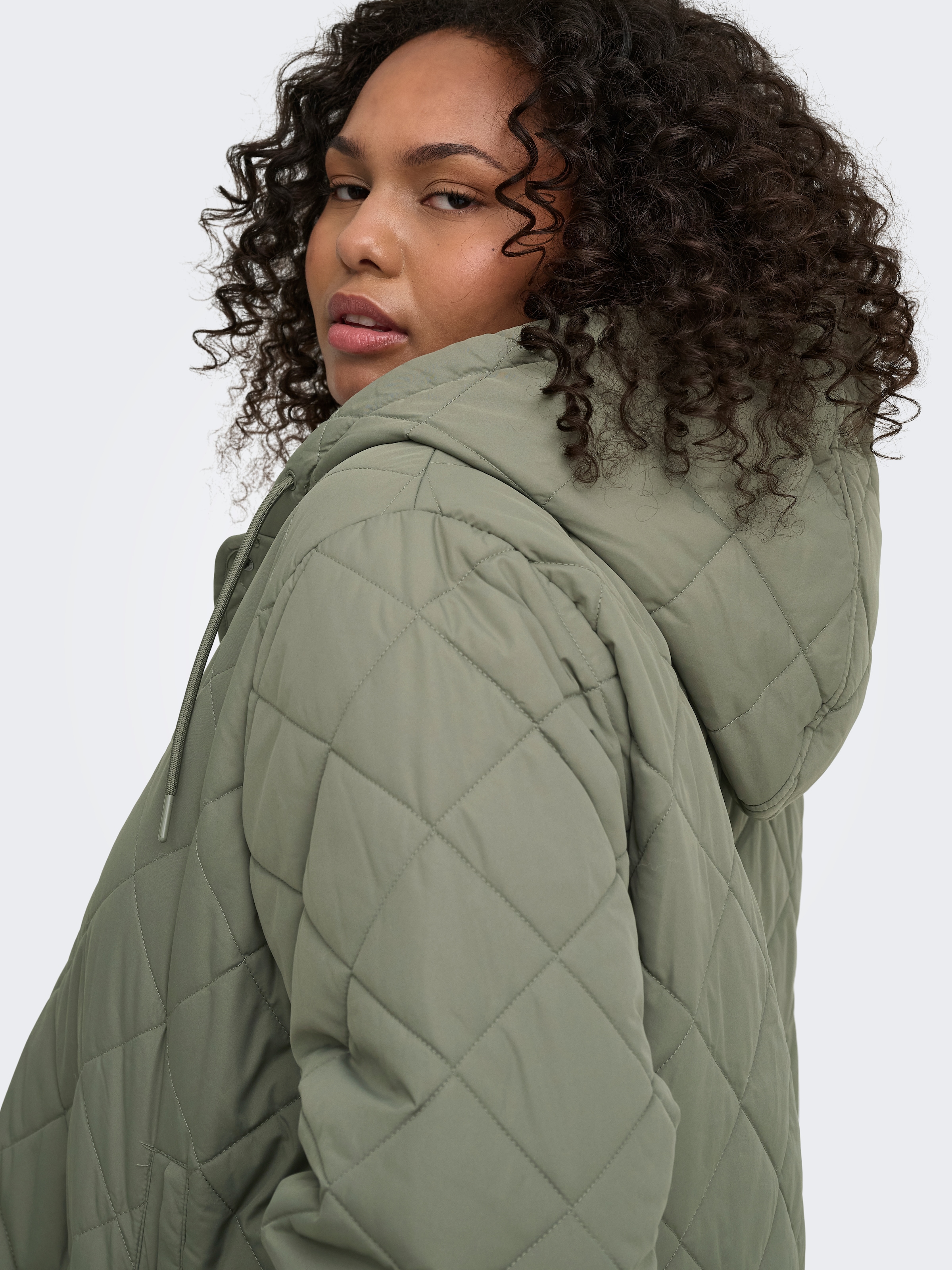 ONLY CARMAKOMA Steppjacke »CARJULIET QUILTED HOOD JACKET NOOS« mit Kapuze Kunstfaser, normal geschnitten
