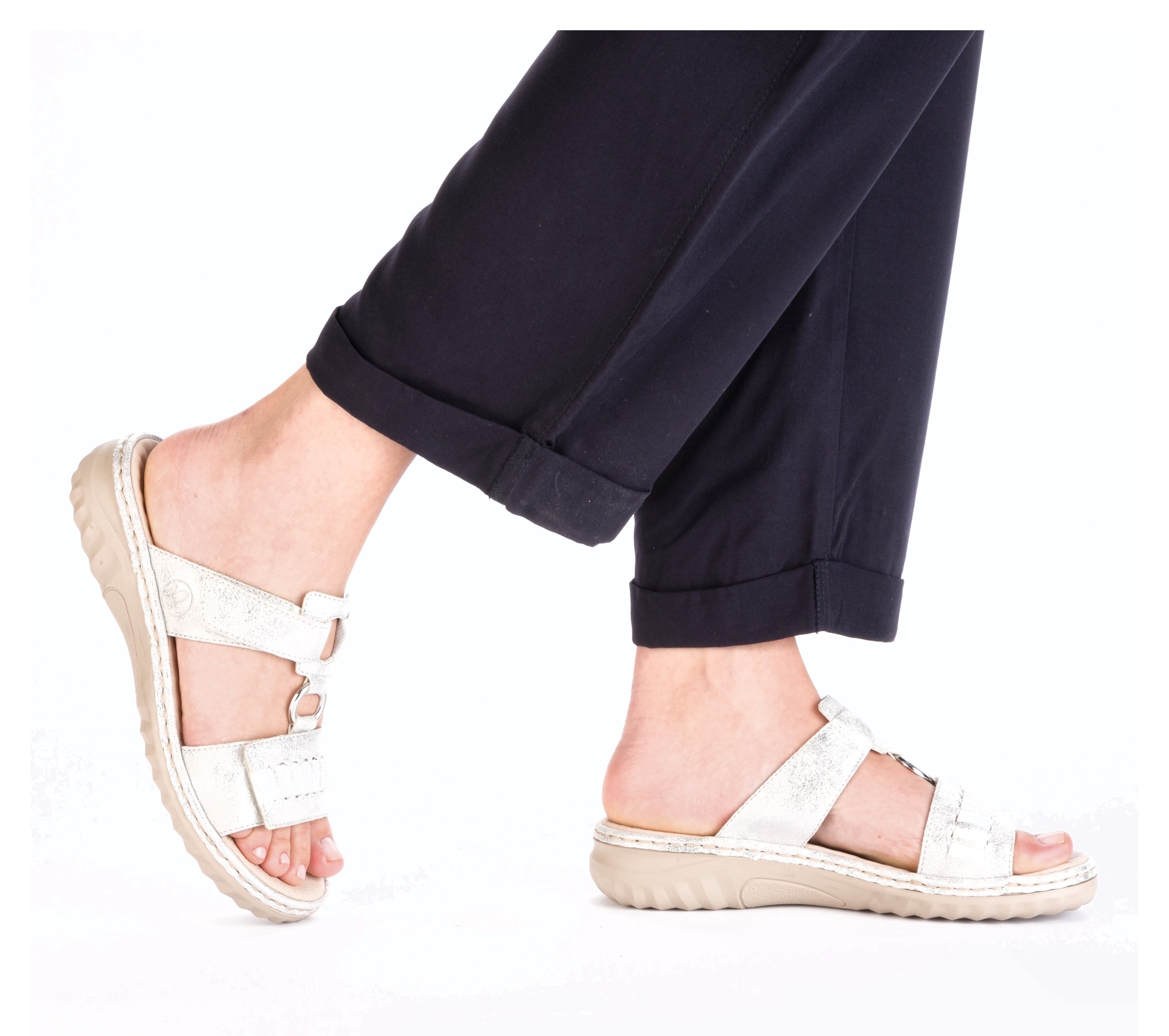 Rieker Pantolette, Sommerschuh, Strandschuh mit regulierbaren Klettverschlüssen