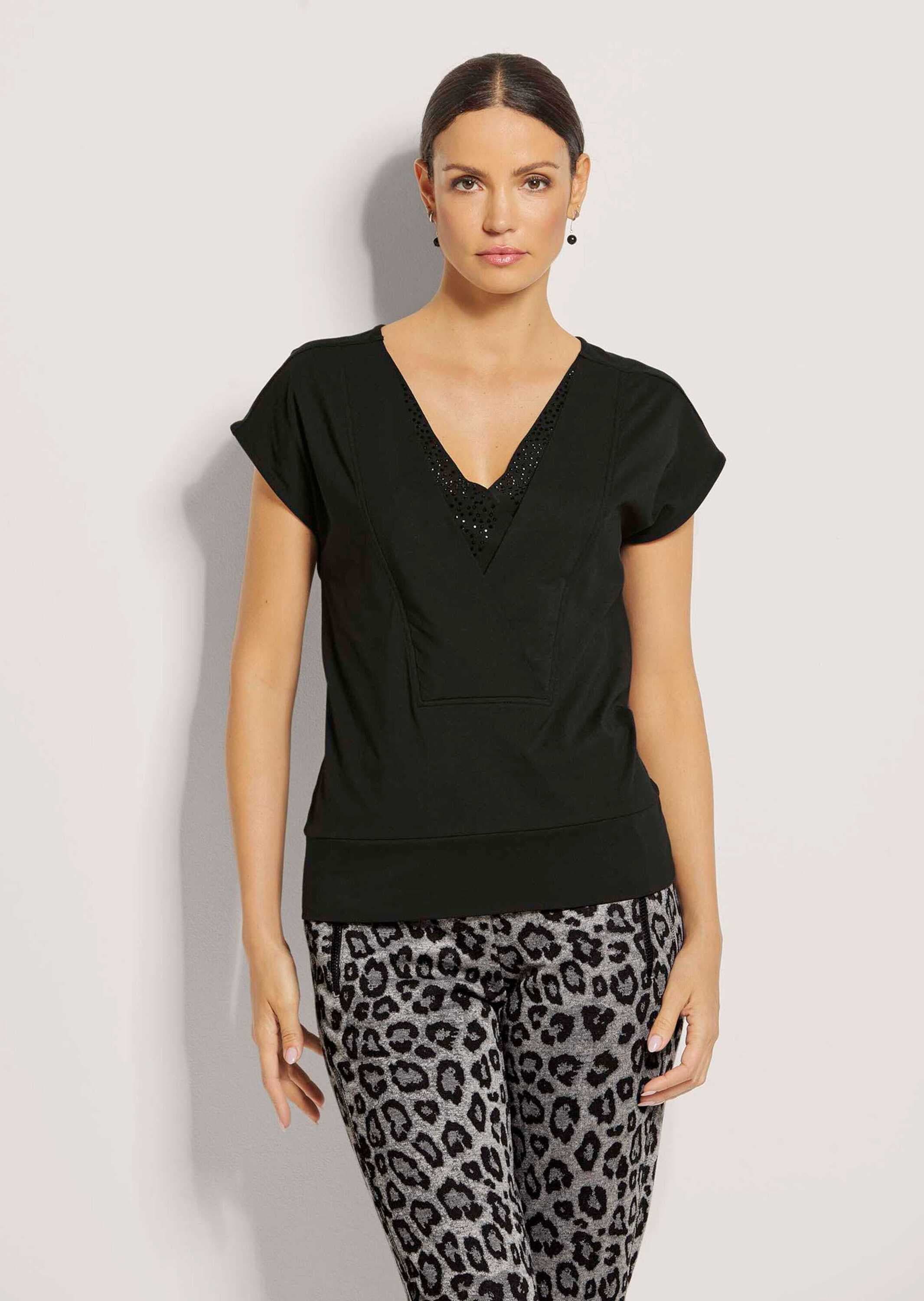 MADELEINE Kurzarmshirt »Shirt Ärmelloses Shirt mit Strass-Steinen«