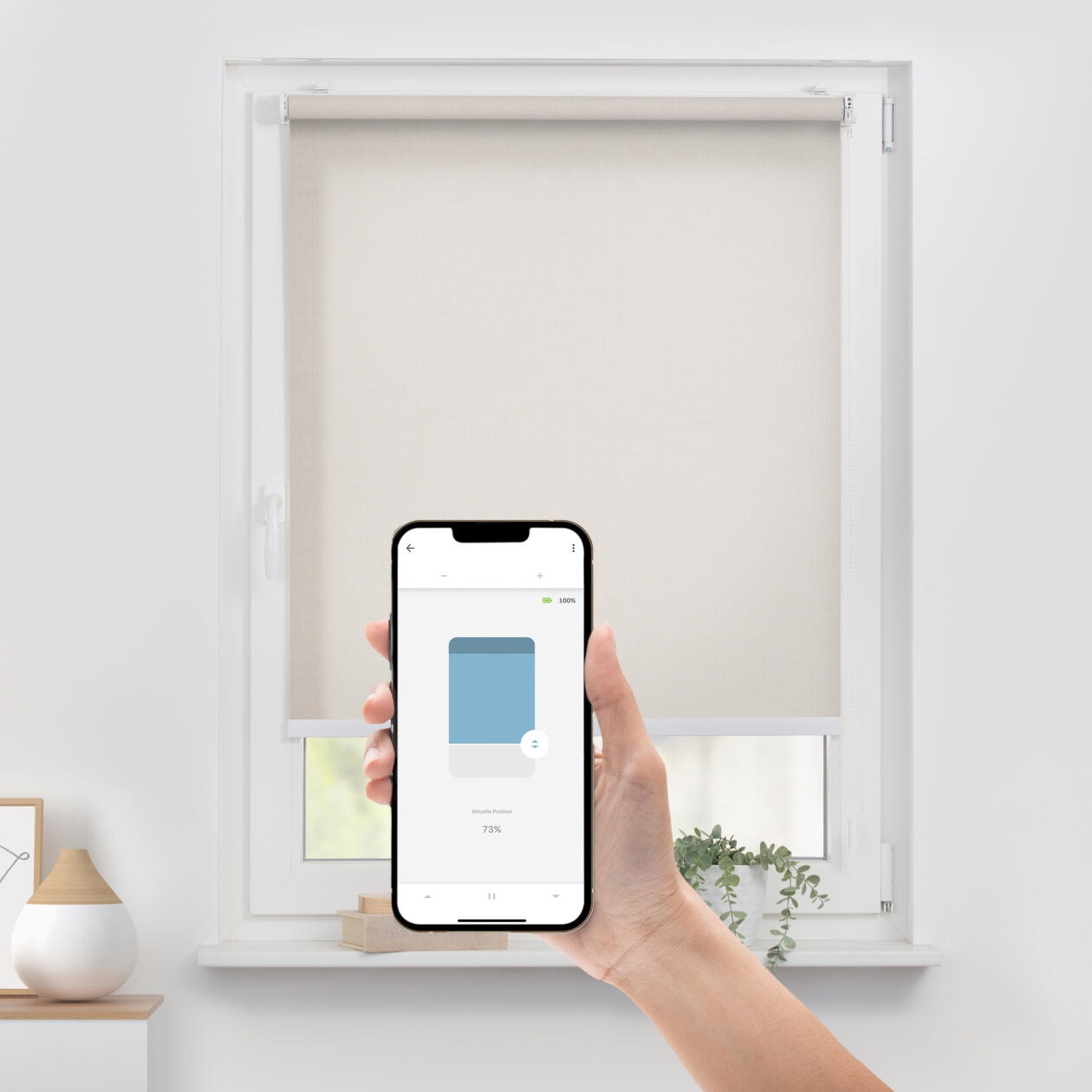 LICHTBLICK ORIGINAL Rollo »Klemmfix, ohne Bohren«, blickdicht, Blendschutz-Sichtschutz, mit Bohren/ohne Bohren, freihängend, Steuerbar mit Bluetooth-App, integrierter Elektromotor und Akku