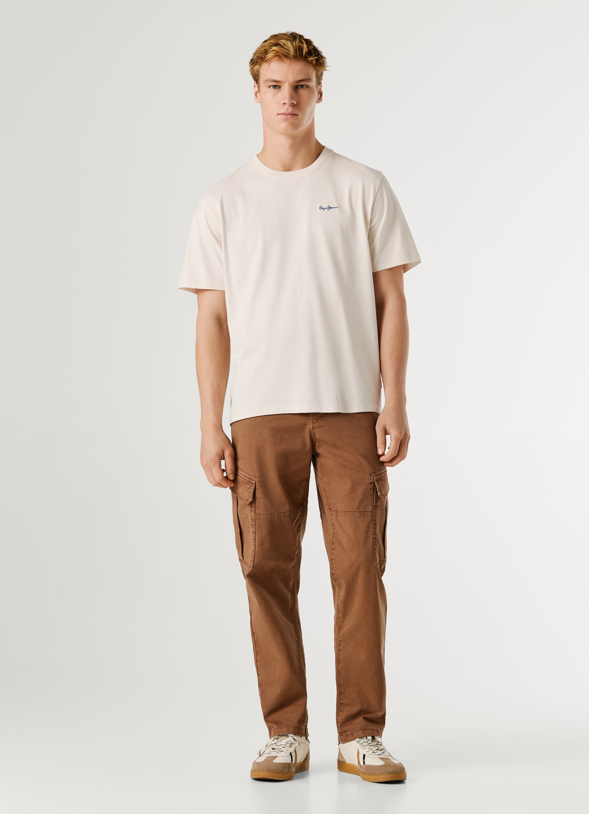 Pepe Jeans T-Shirt »CONTRAST CONNOR« mit Rundhals und gesticktem Logo