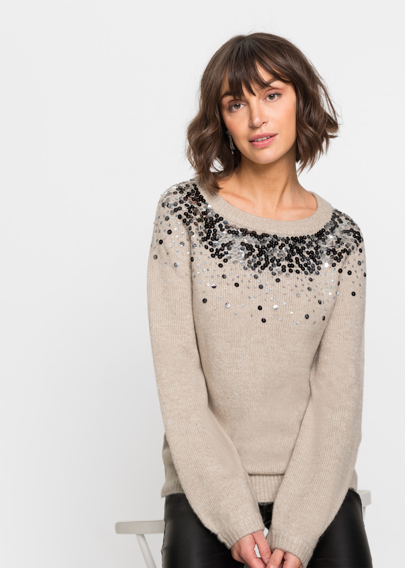 bonprix Strickpullover mit bunten Pailletten, Raglanärmel, bequem, Rundhals-Ausschnitt