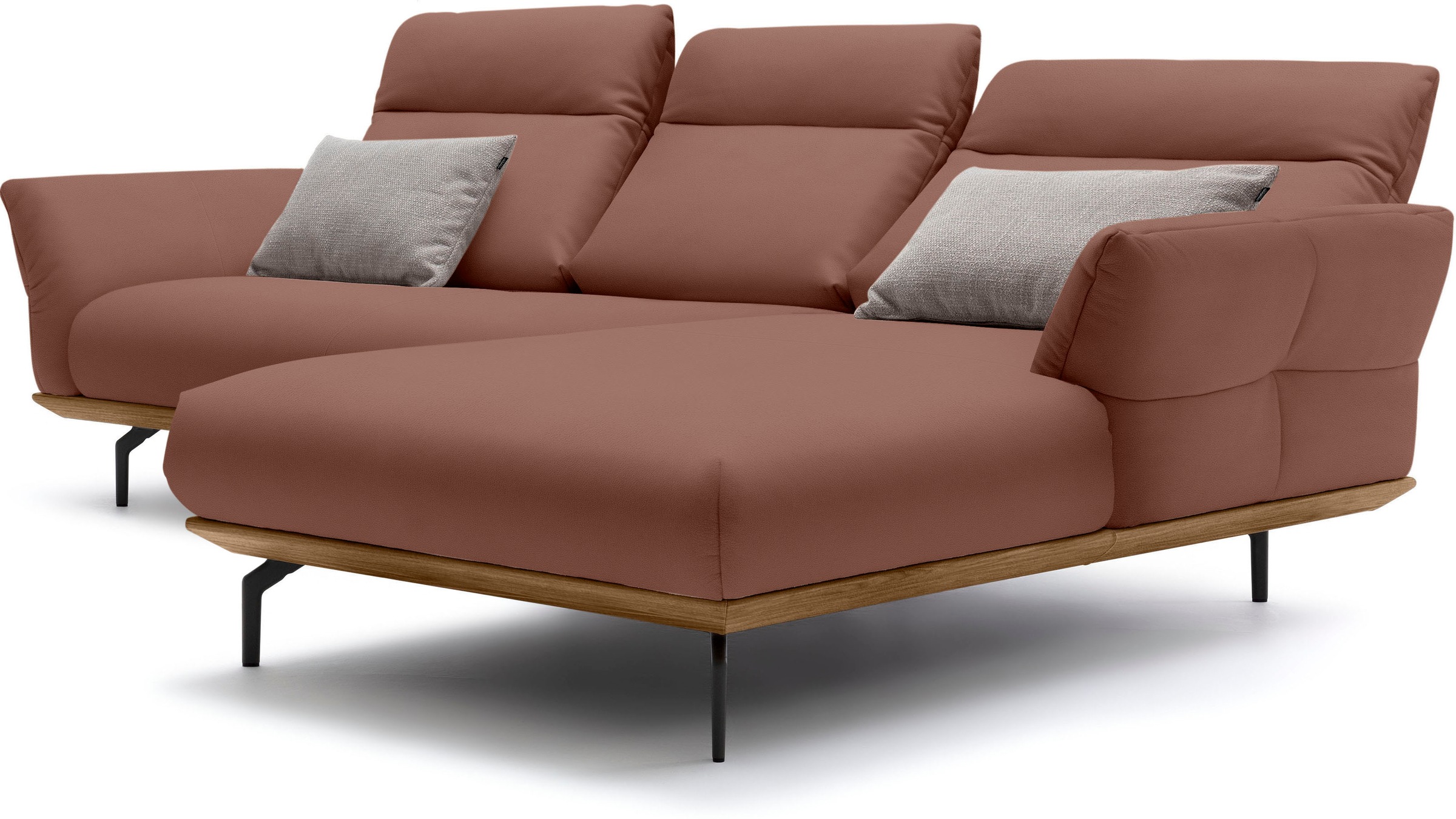 Creation BY ROLF BENZ Ecksofa »CR.460«, Sockel in Nussbaum, Winkelfüße in Umbragrau, Breite 298 cm