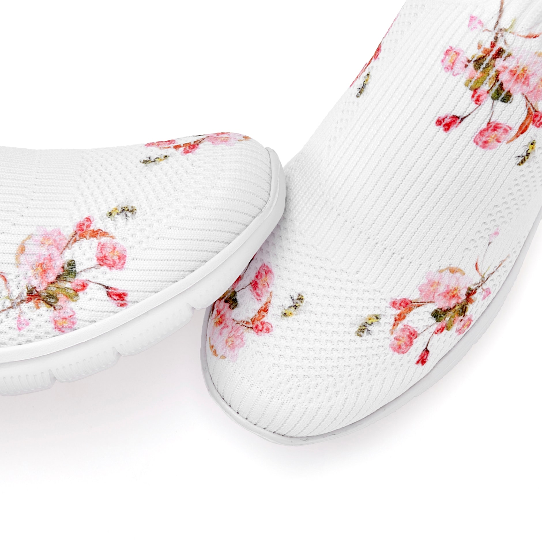 LASCANA Sneaker, zum Reinschlüpfen mit blumigem Muster VEGAN