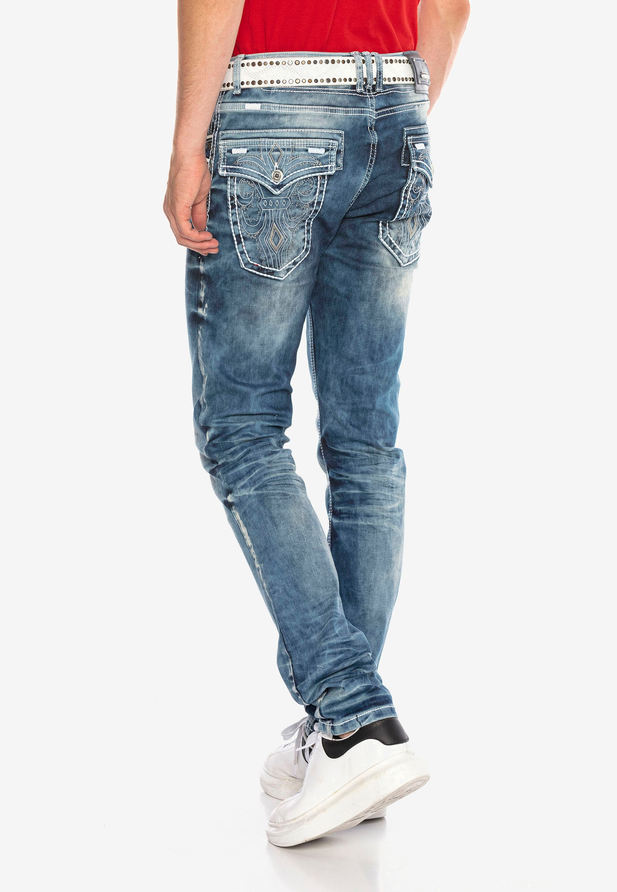 Cipo & Baxx Bequeme Jeans, mit dezenten Nähten in Straight Fit