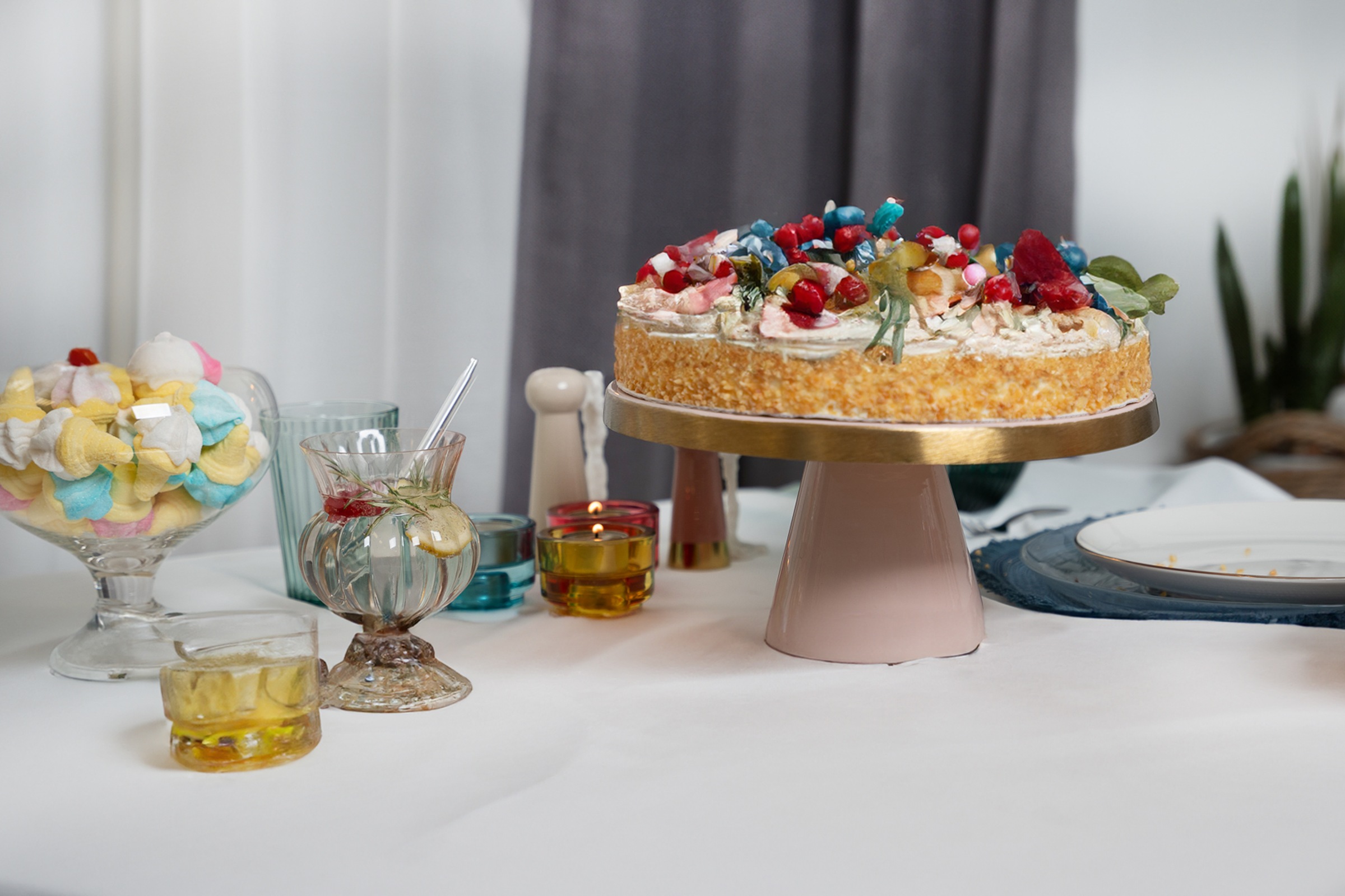 Kayoom Kuchenplatte »Kuchenplatte Art Deco 2035«, Handarbeit, schicke Serviermöglichkeit, Goldakzente